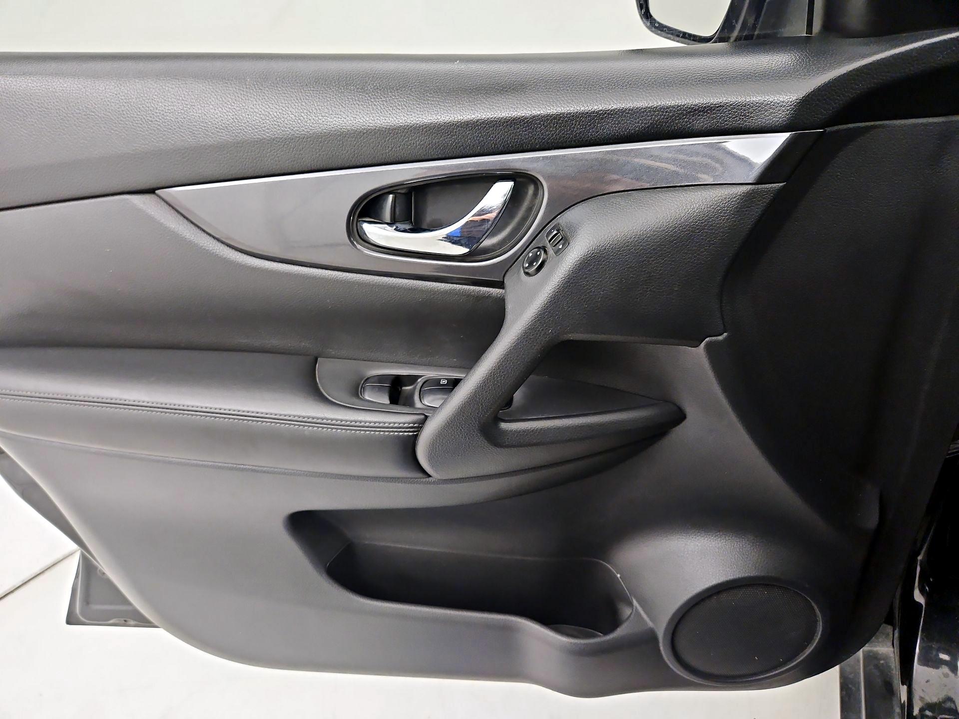 Thumbnail: 2017 Nissan Rogue - 12