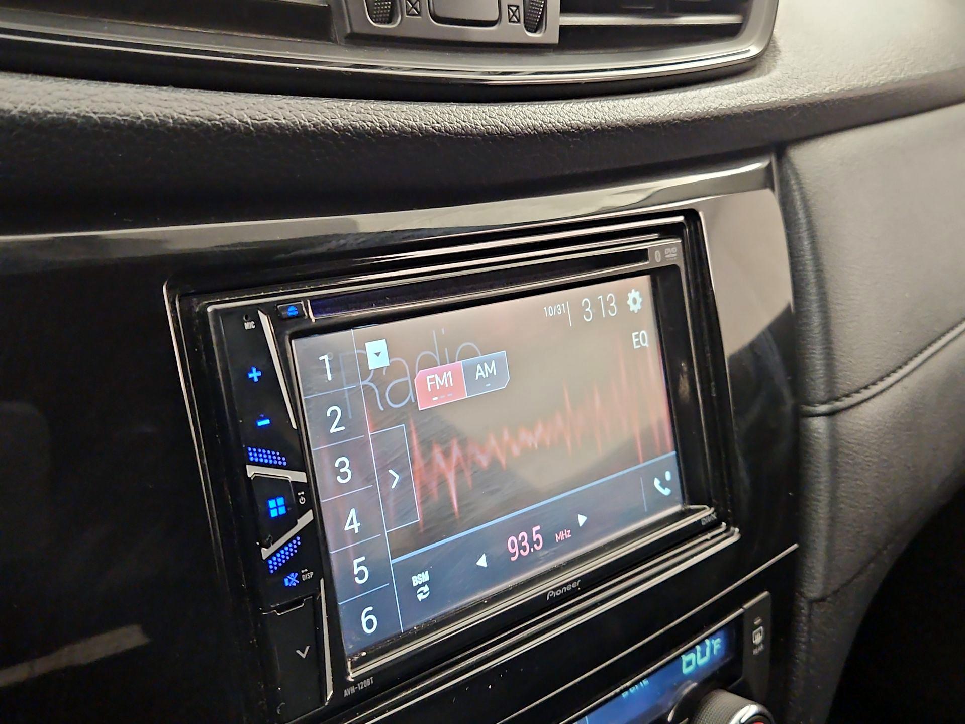 Thumbnail: 2017 Nissan Rogue - 15