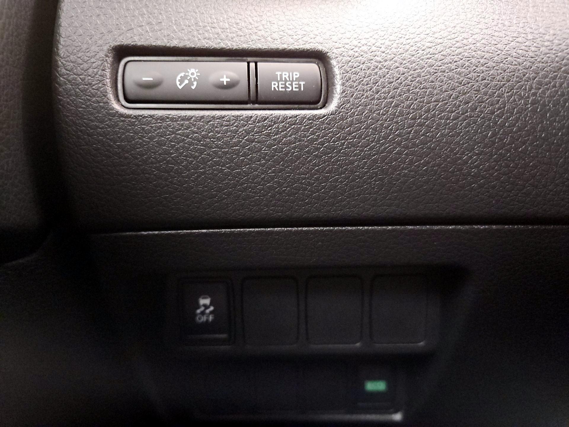 Thumbnail: 2018 Nissan Rogue Sport - 13