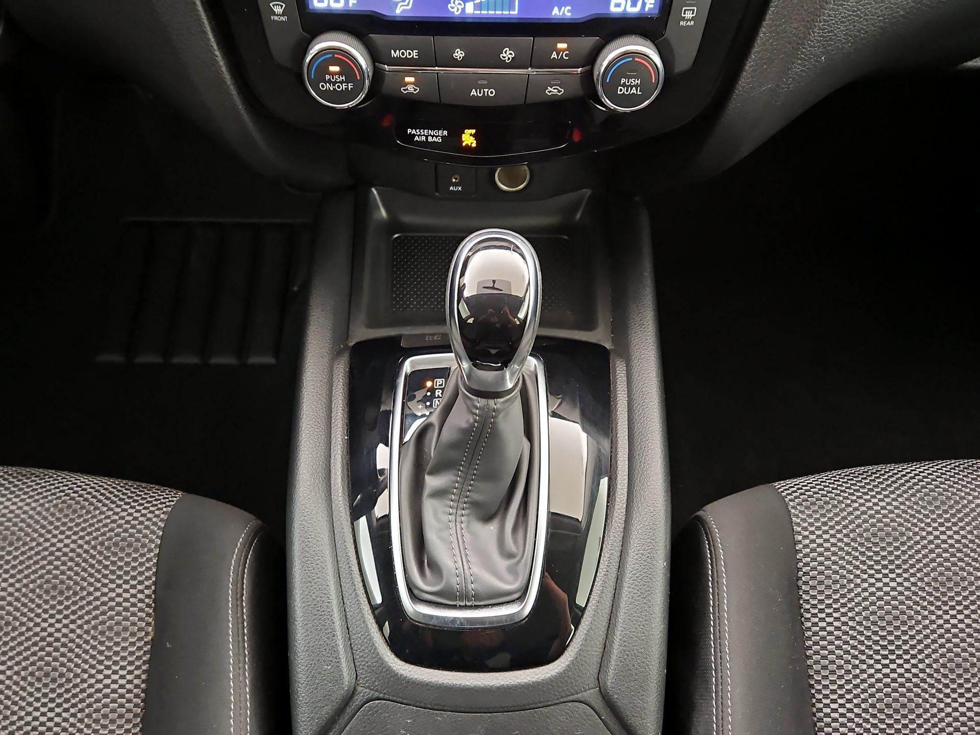 Thumbnail: 2018 Nissan Rogue Sport - 17