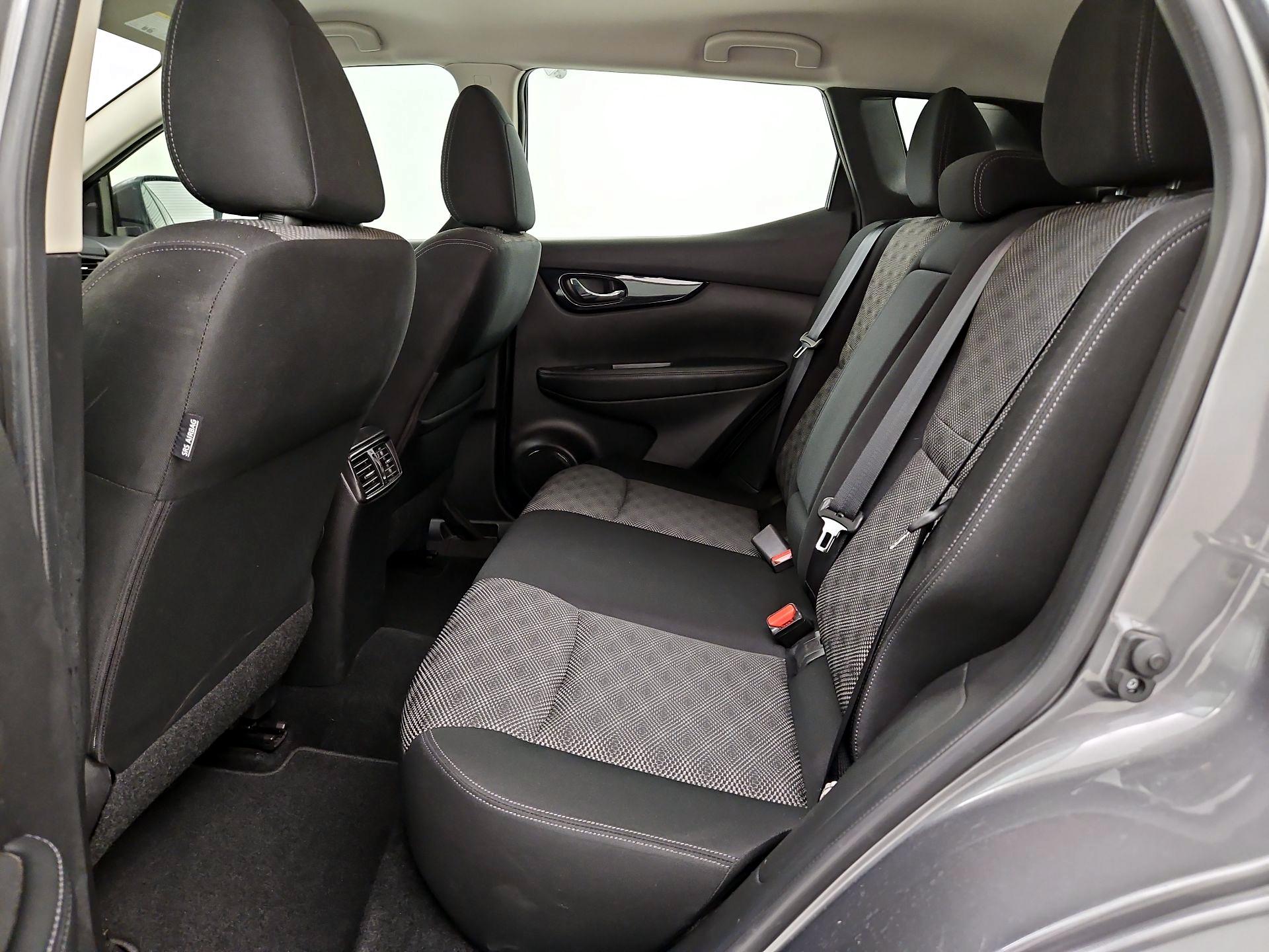 Thumbnail: 2018 Nissan Rogue Sport - 19