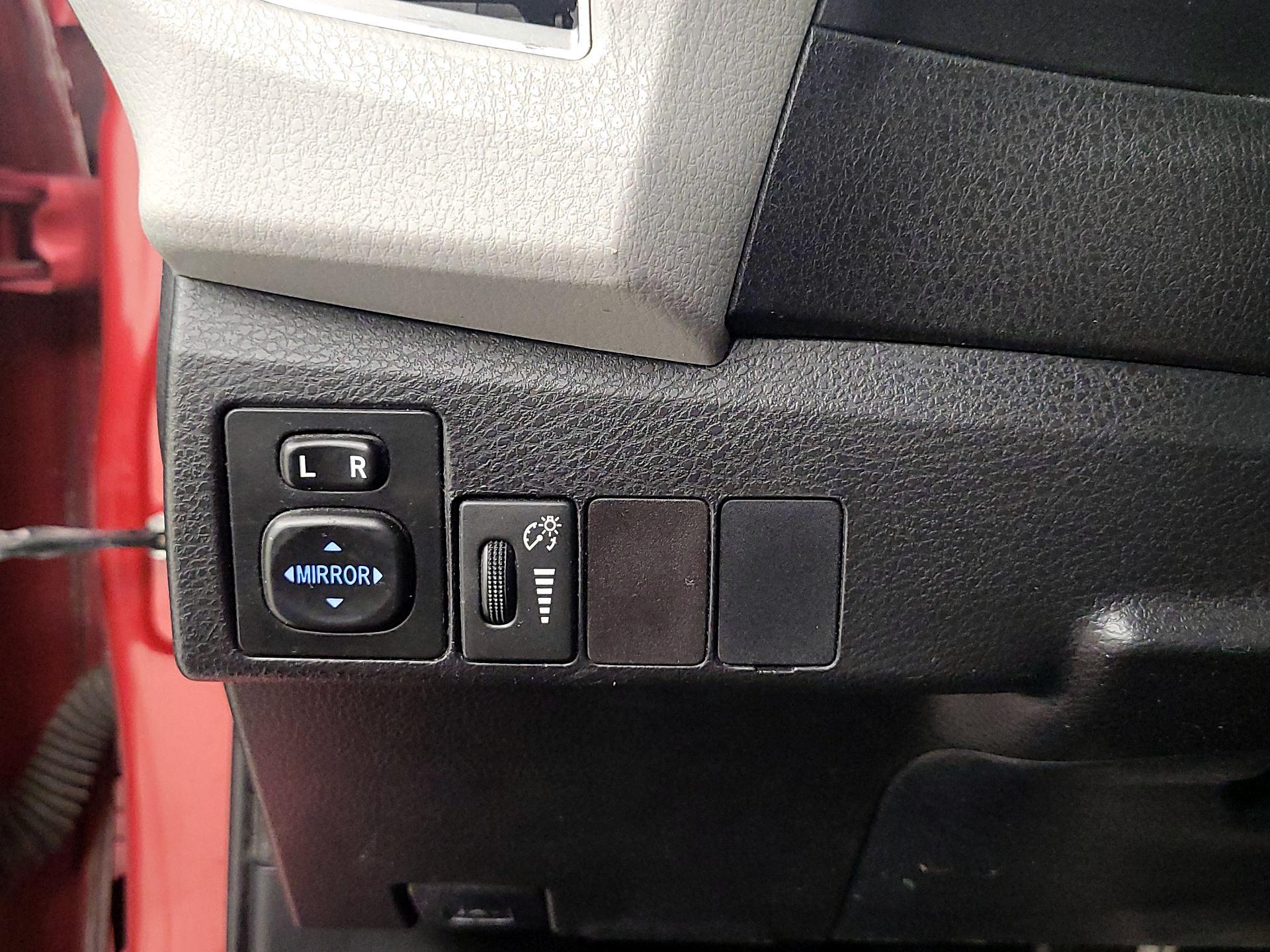 Thumbnail: 2015 Toyota Corolla - 13