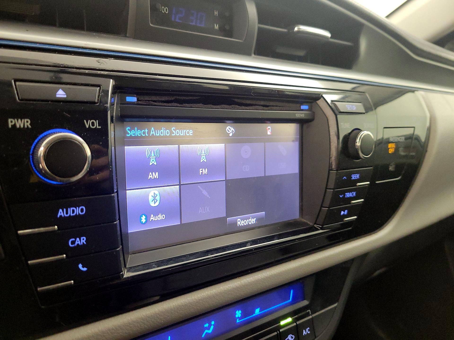 Thumbnail: 2015 Toyota Corolla - 15