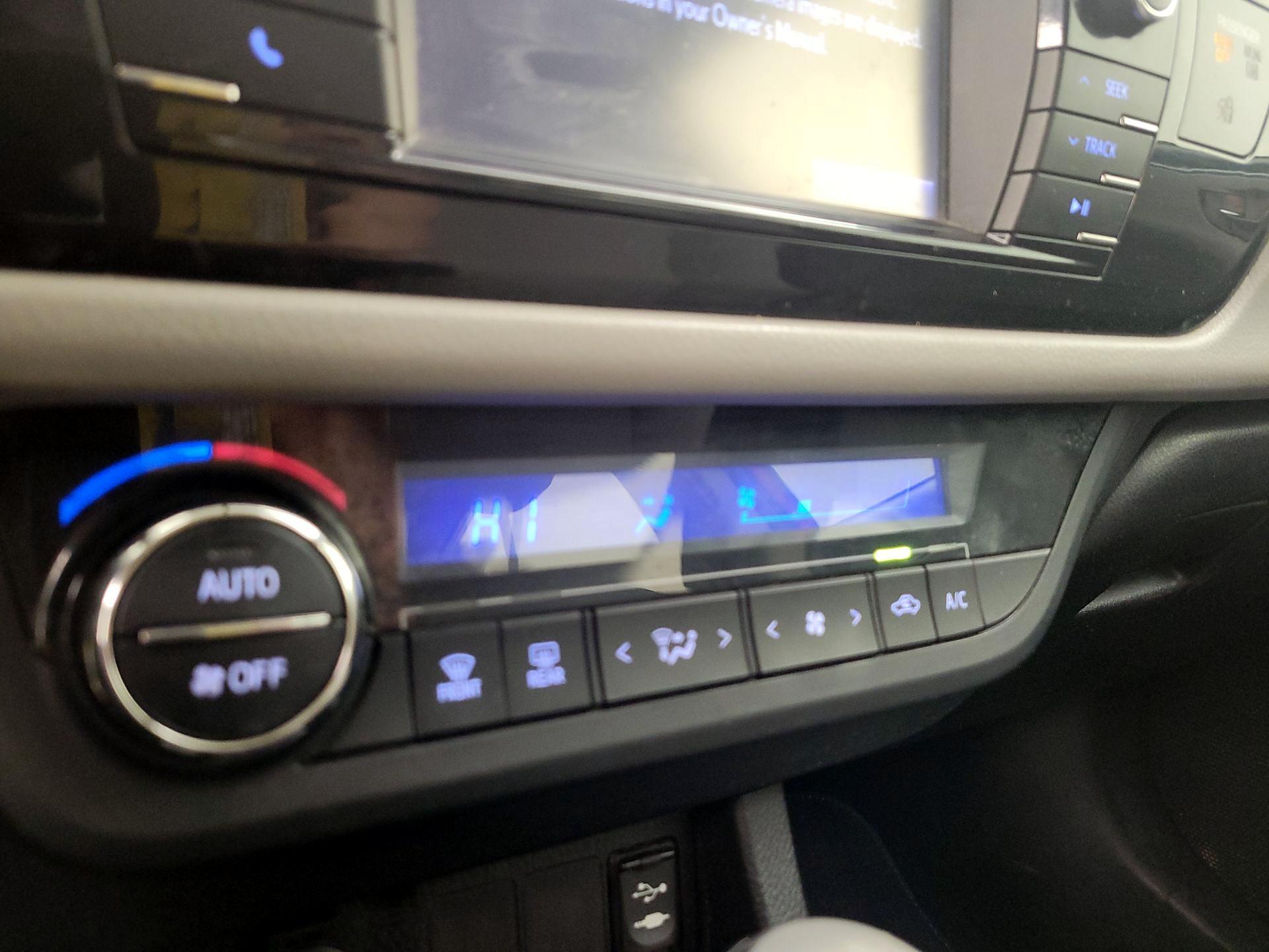 Thumbnail: 2015 Toyota Corolla - 16