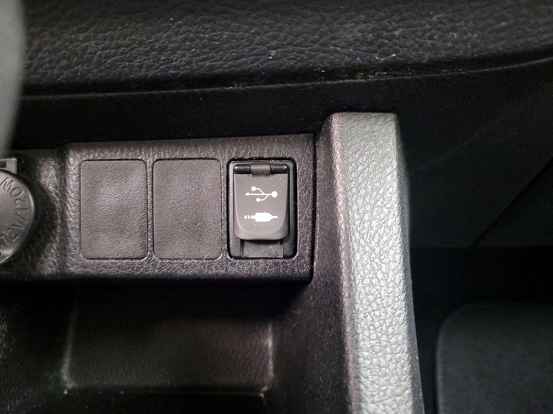 Thumbnail: 2015 Toyota Corolla - 18