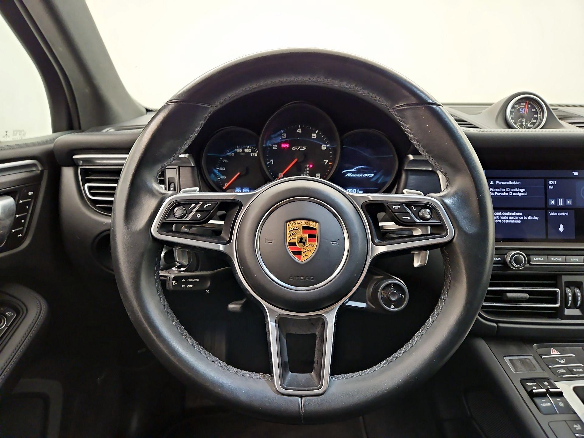 Thumbnail: 2021 Porsche Macan - 10