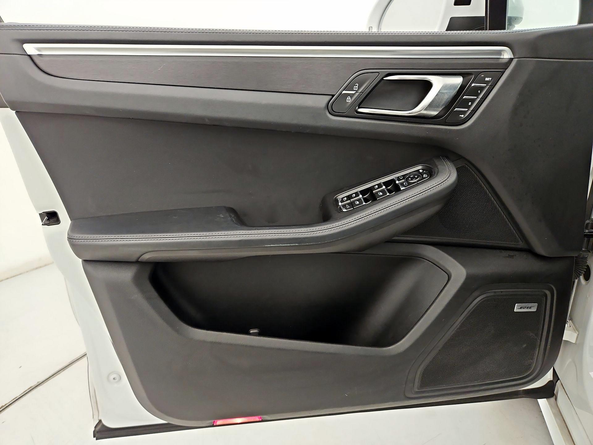 Thumbnail: 2021 Porsche Macan - 12