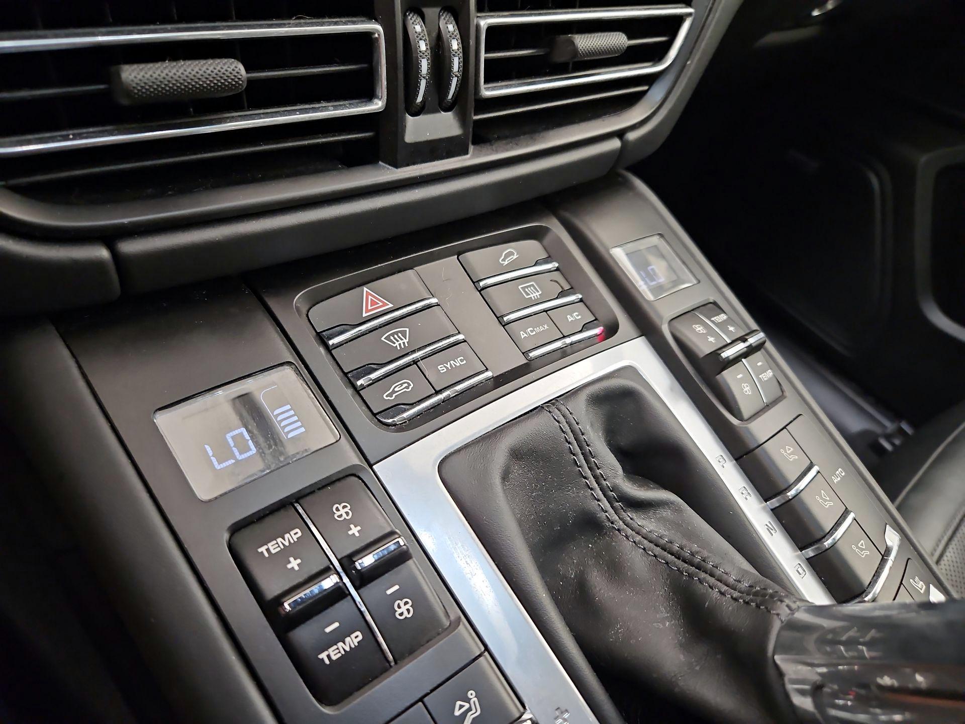 Thumbnail: 2021 Porsche Macan - 17