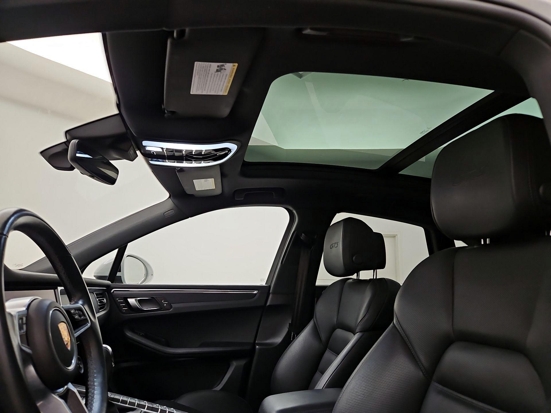 Thumbnail: 2021 Porsche Macan - 20