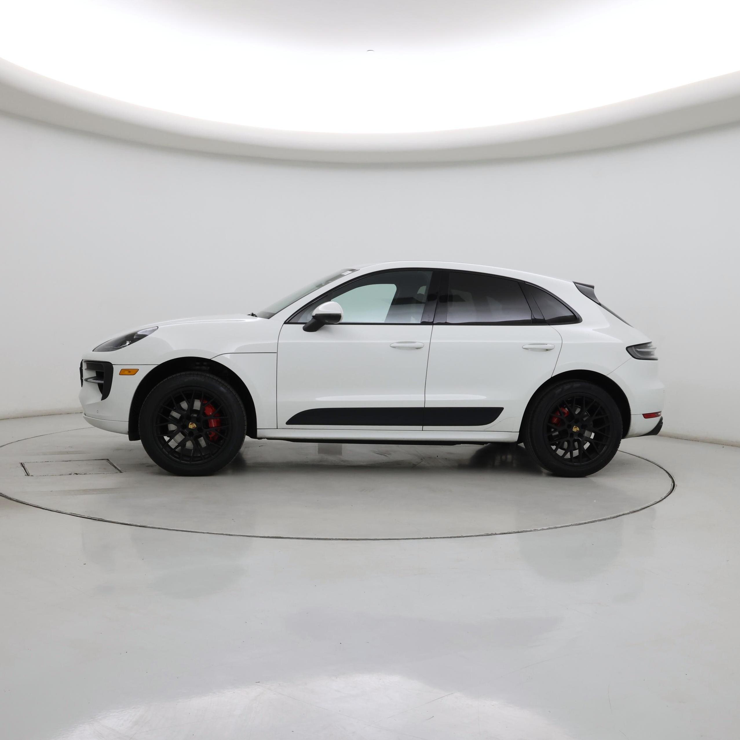 Thumbnail: 2021 Porsche Macan - 3