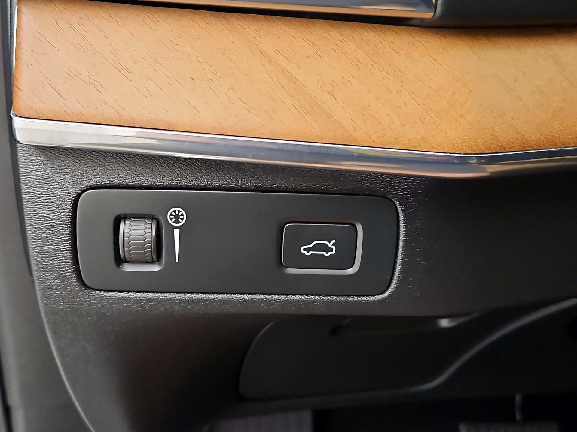 Thumbnail: 2016 Volvo XC90 - 13