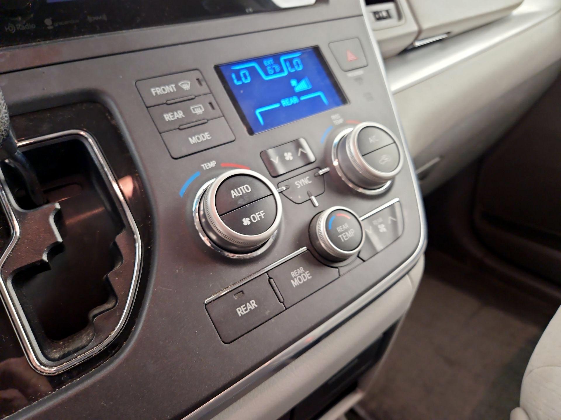 Thumbnail: 2016 Toyota Sienna - 16