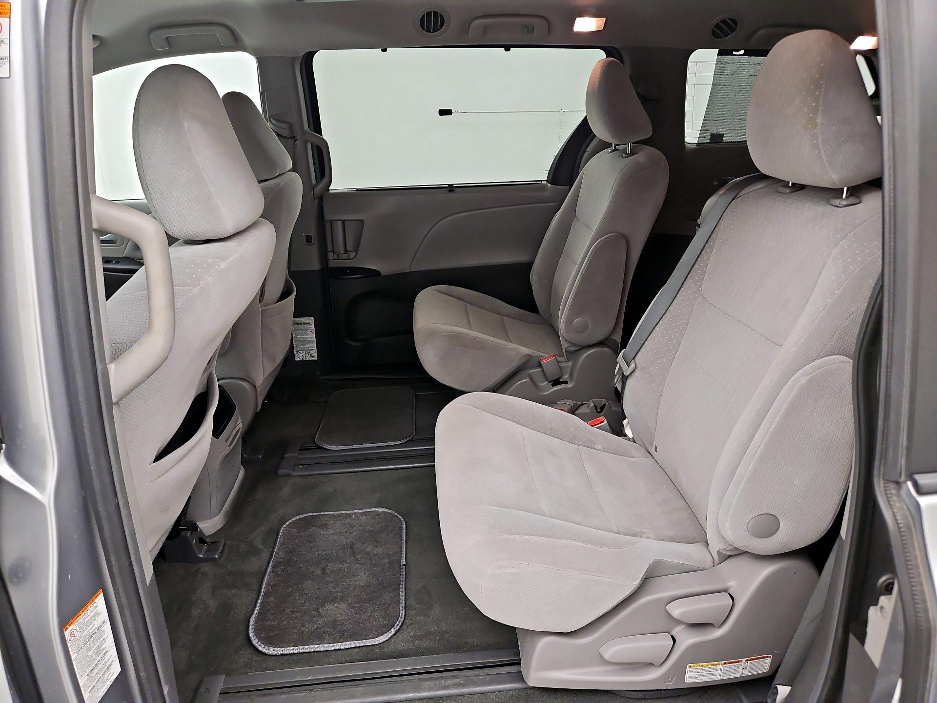 Thumbnail: 2016 Toyota Sienna - 19