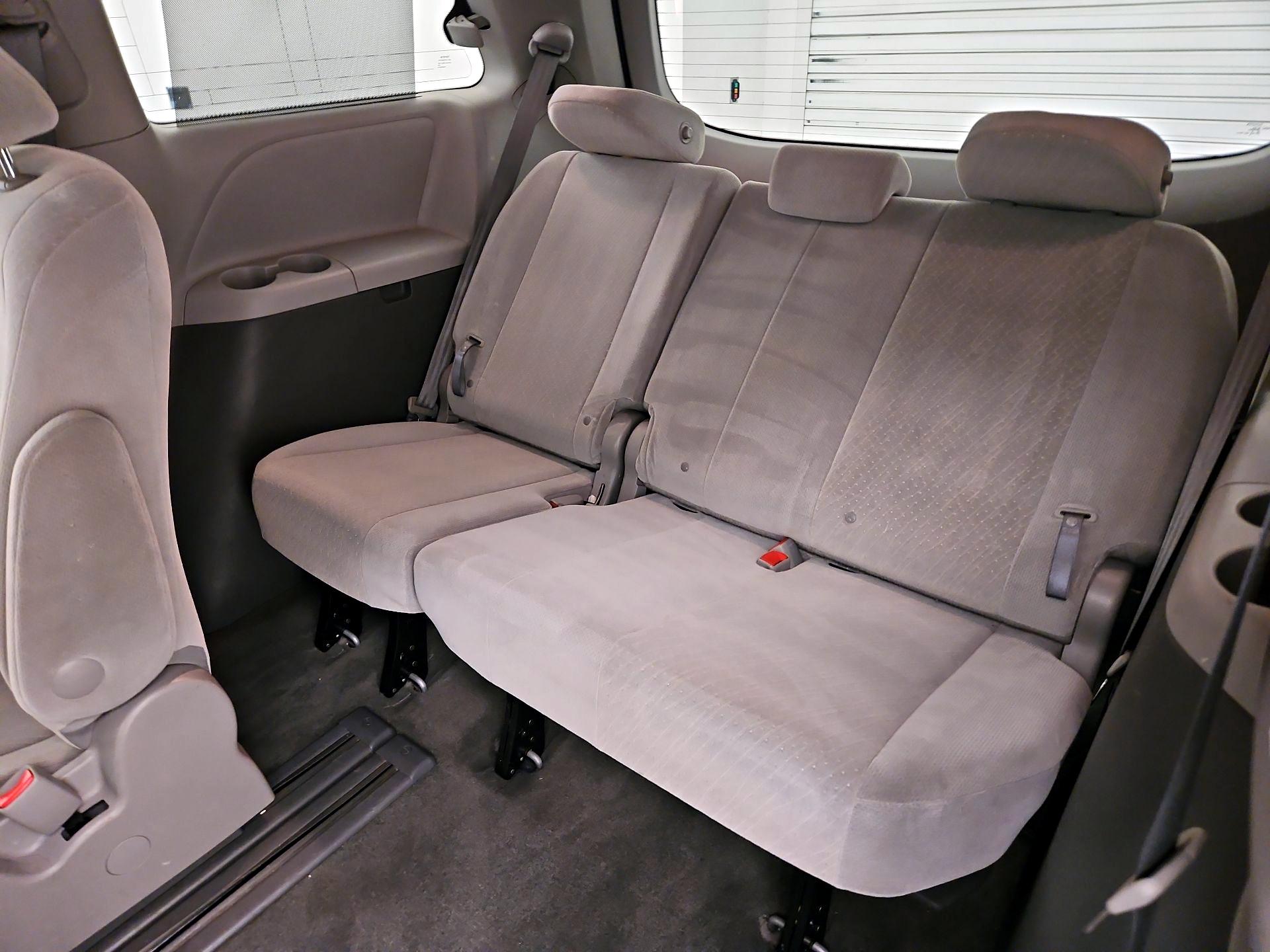 Thumbnail: 2016 Toyota Sienna - 20