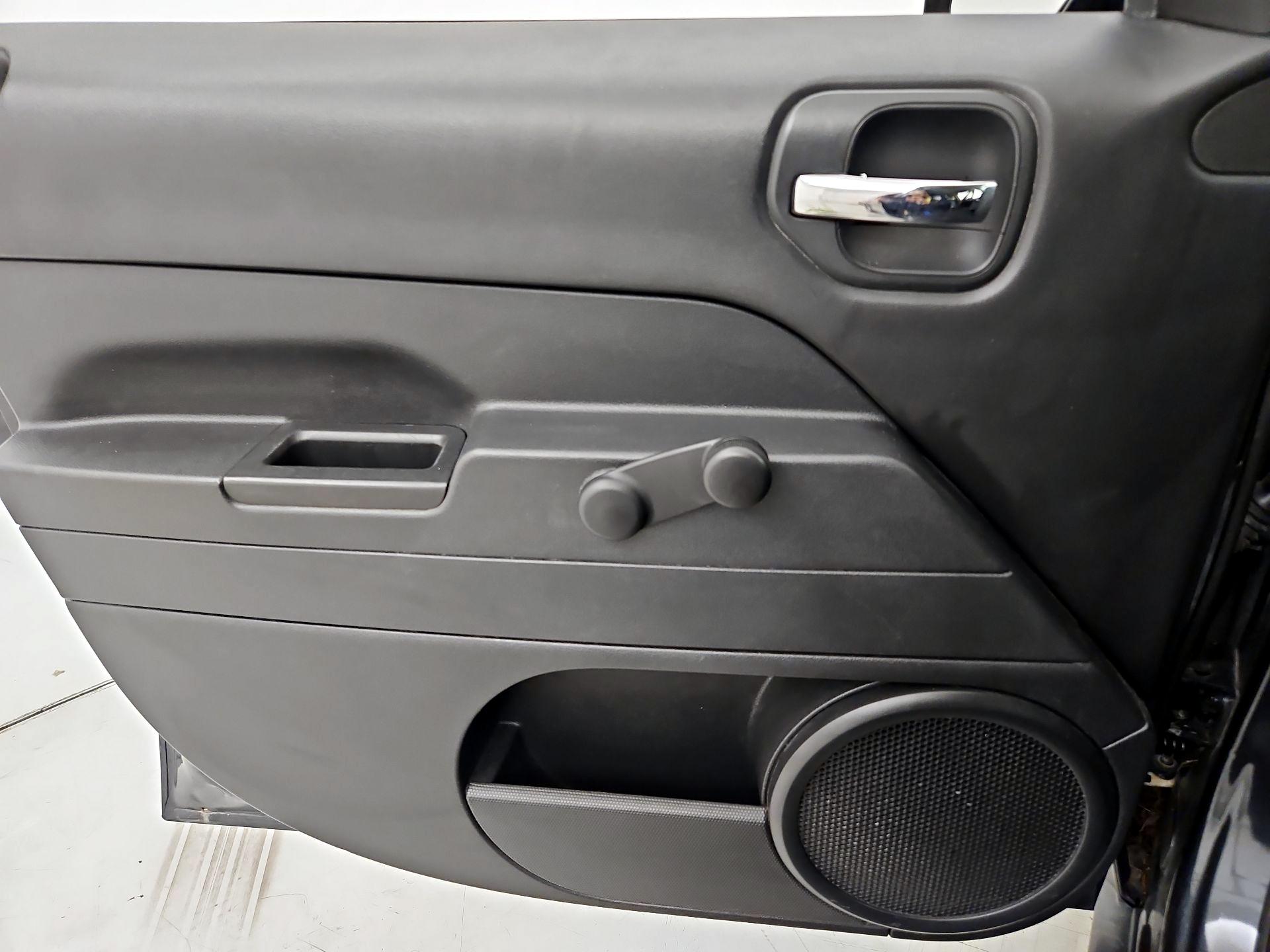 Thumbnail: 2016 Jeep Patriot - 12