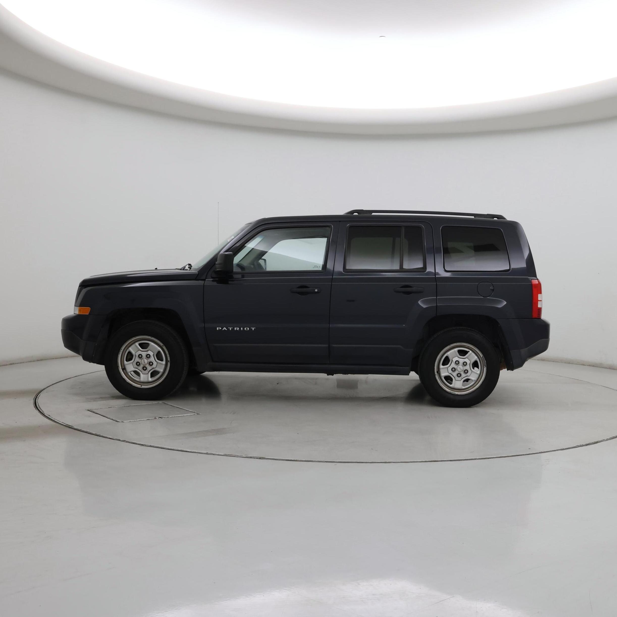 Thumbnail: 2016 Jeep Patriot - 3