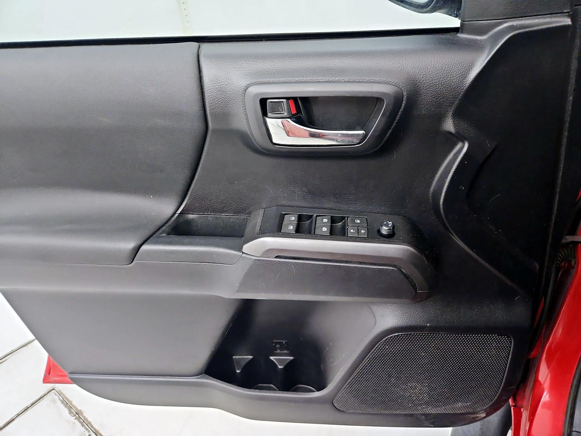 Thumbnail: 2020 Toyota Tacoma - 12