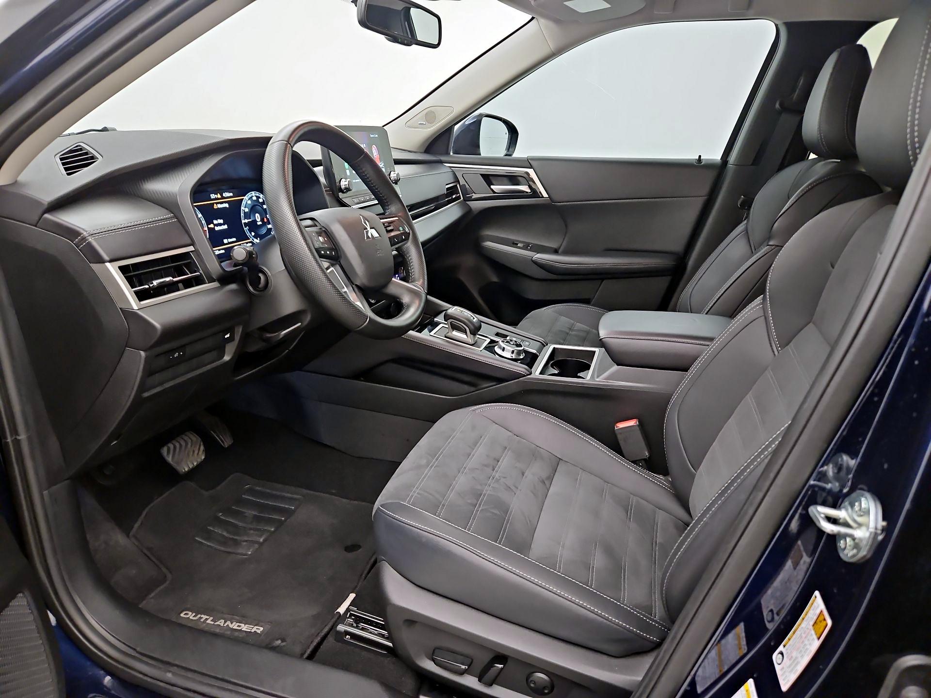 Thumbnail: 2024 Mitsubishi Outlander - 11