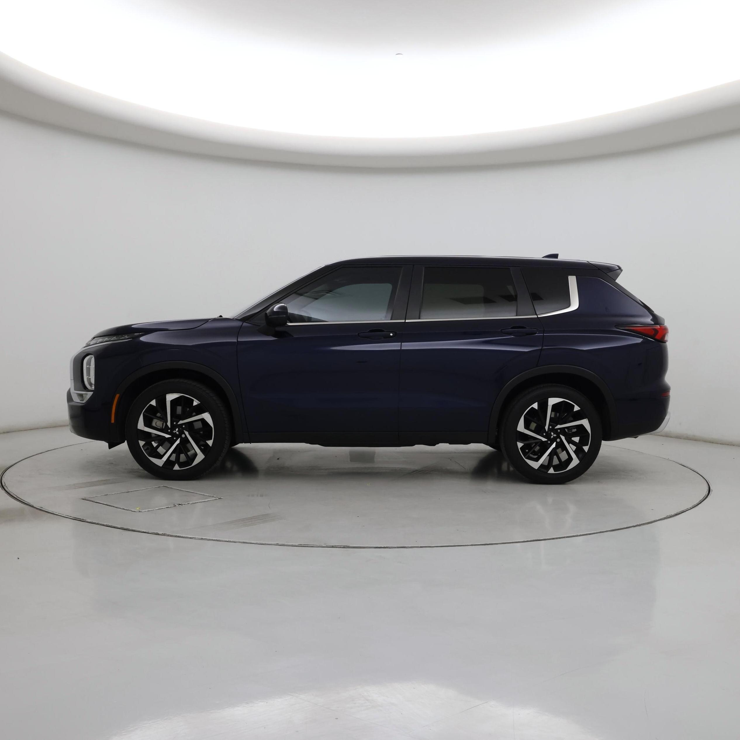 Thumbnail: 2024 Mitsubishi Outlander - 3