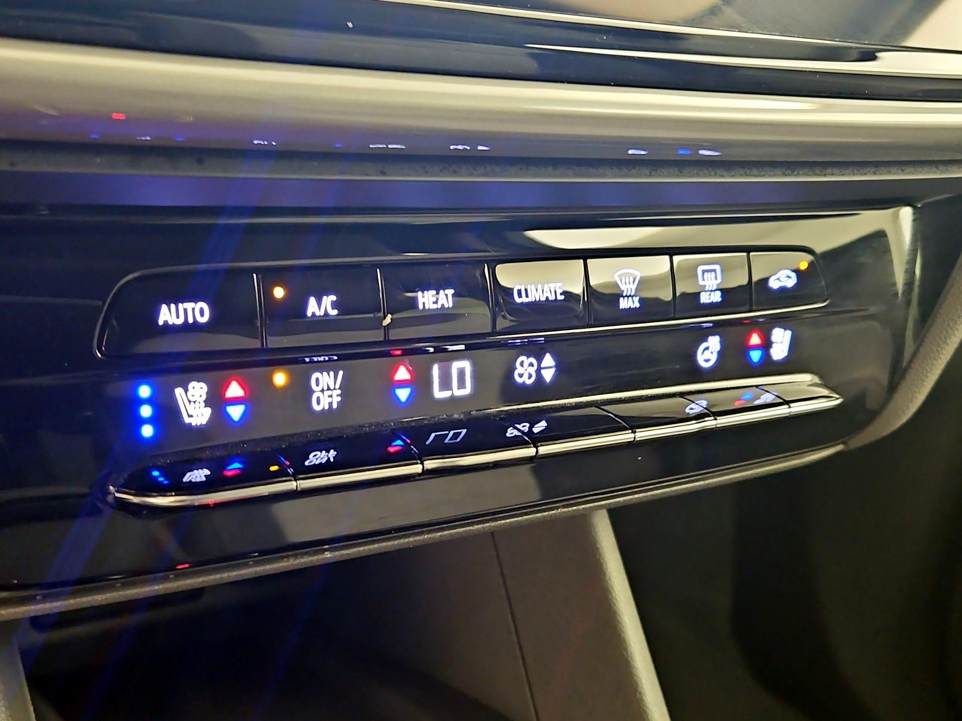 Thumbnail: 2022 Chevrolet Bolt EUV - 16