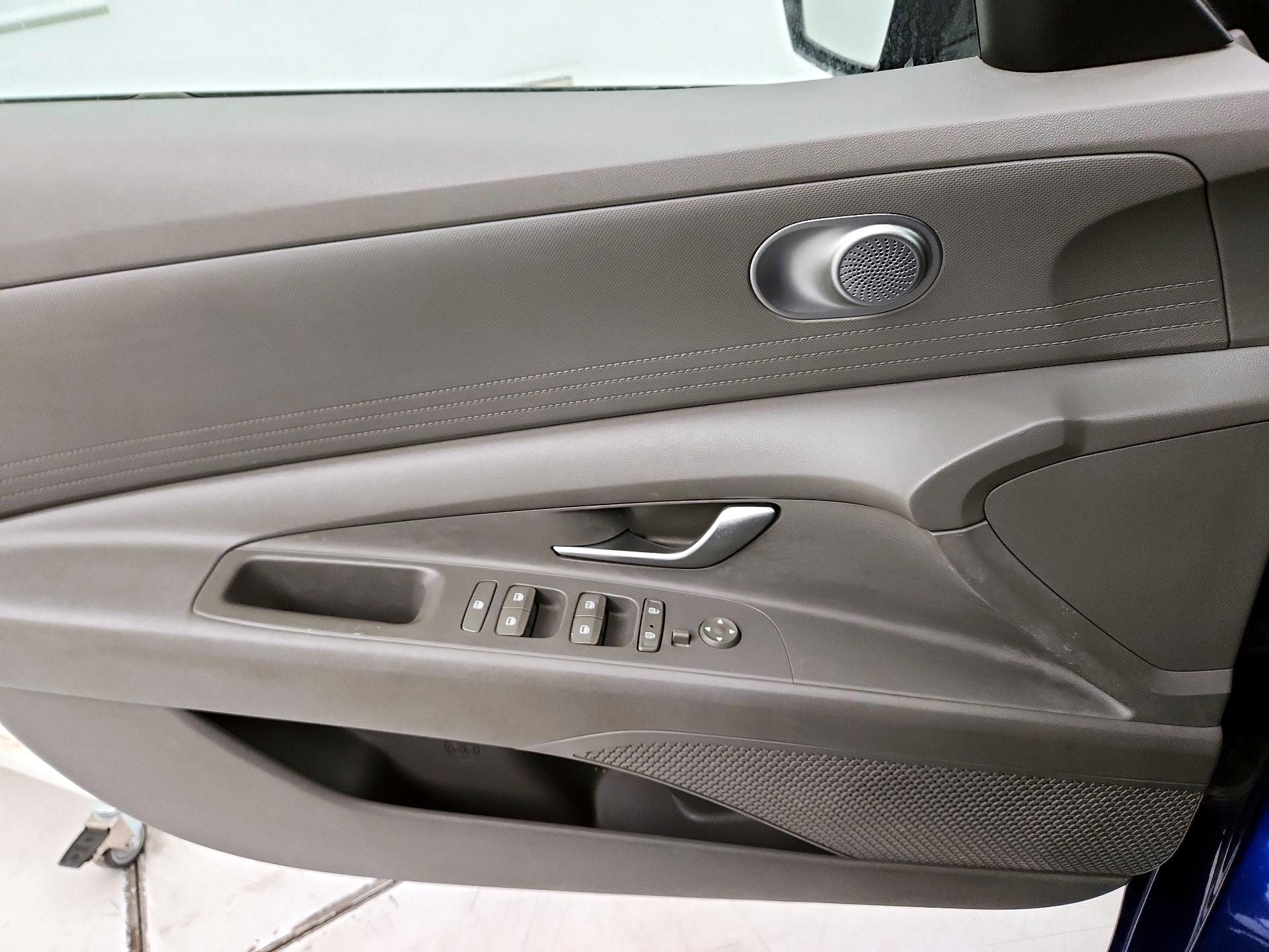 Thumbnail: 2021 Hyundai Elantra - 12