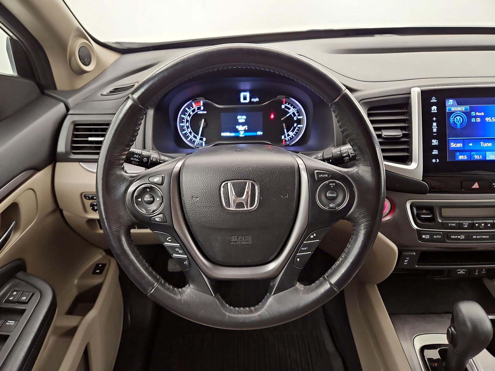 Thumbnail: 2017 Honda Pilot - 10