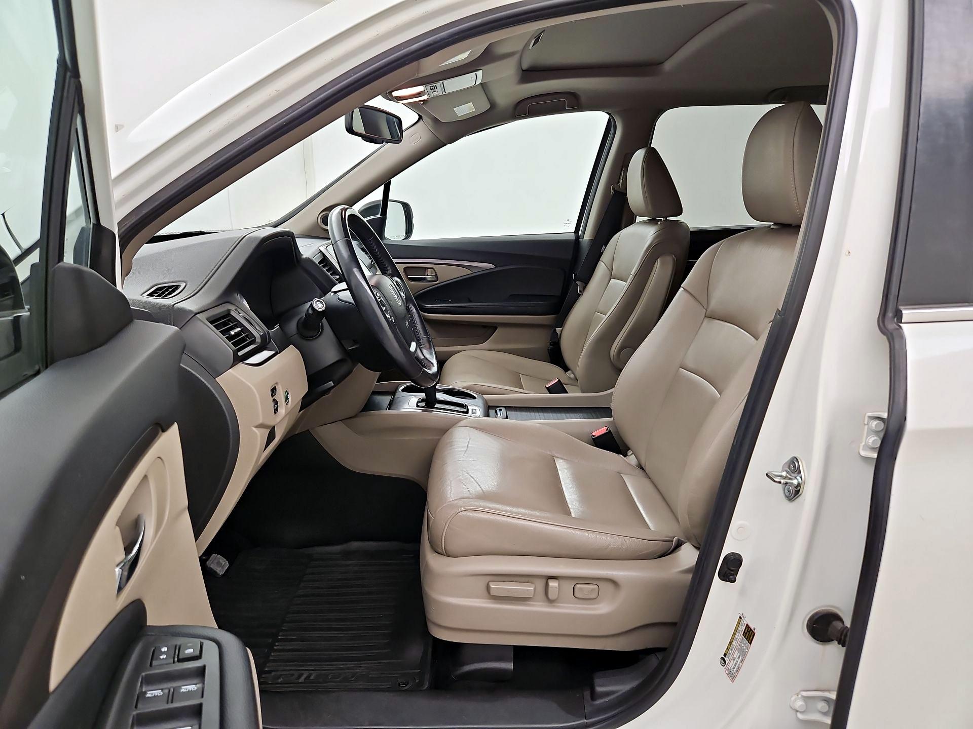 Thumbnail: 2017 Honda Pilot - 11