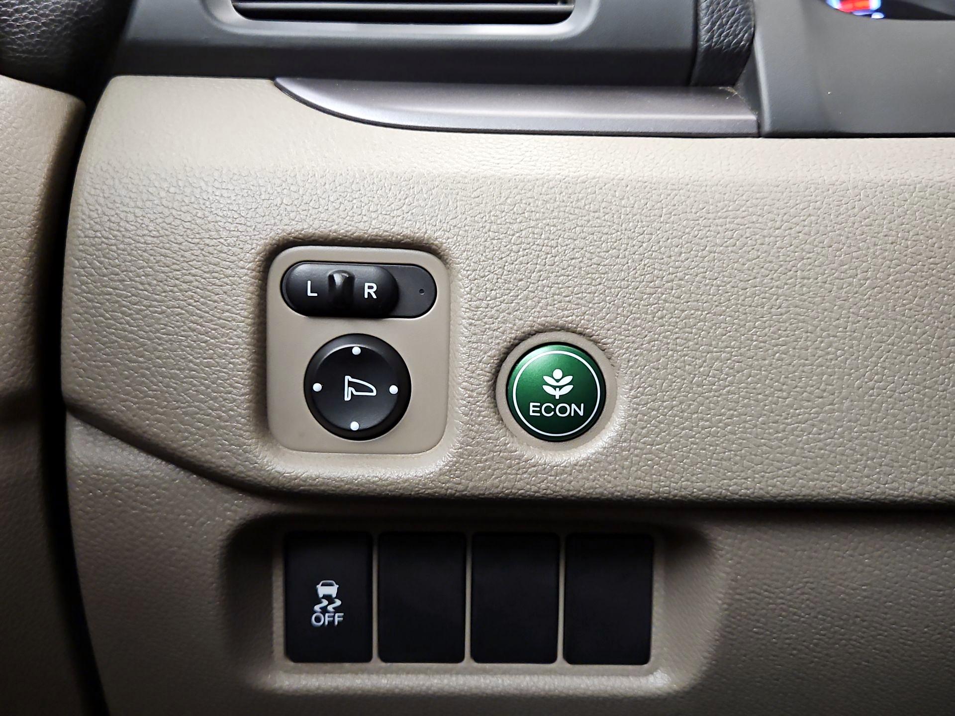 Thumbnail: 2017 Honda Pilot - 13