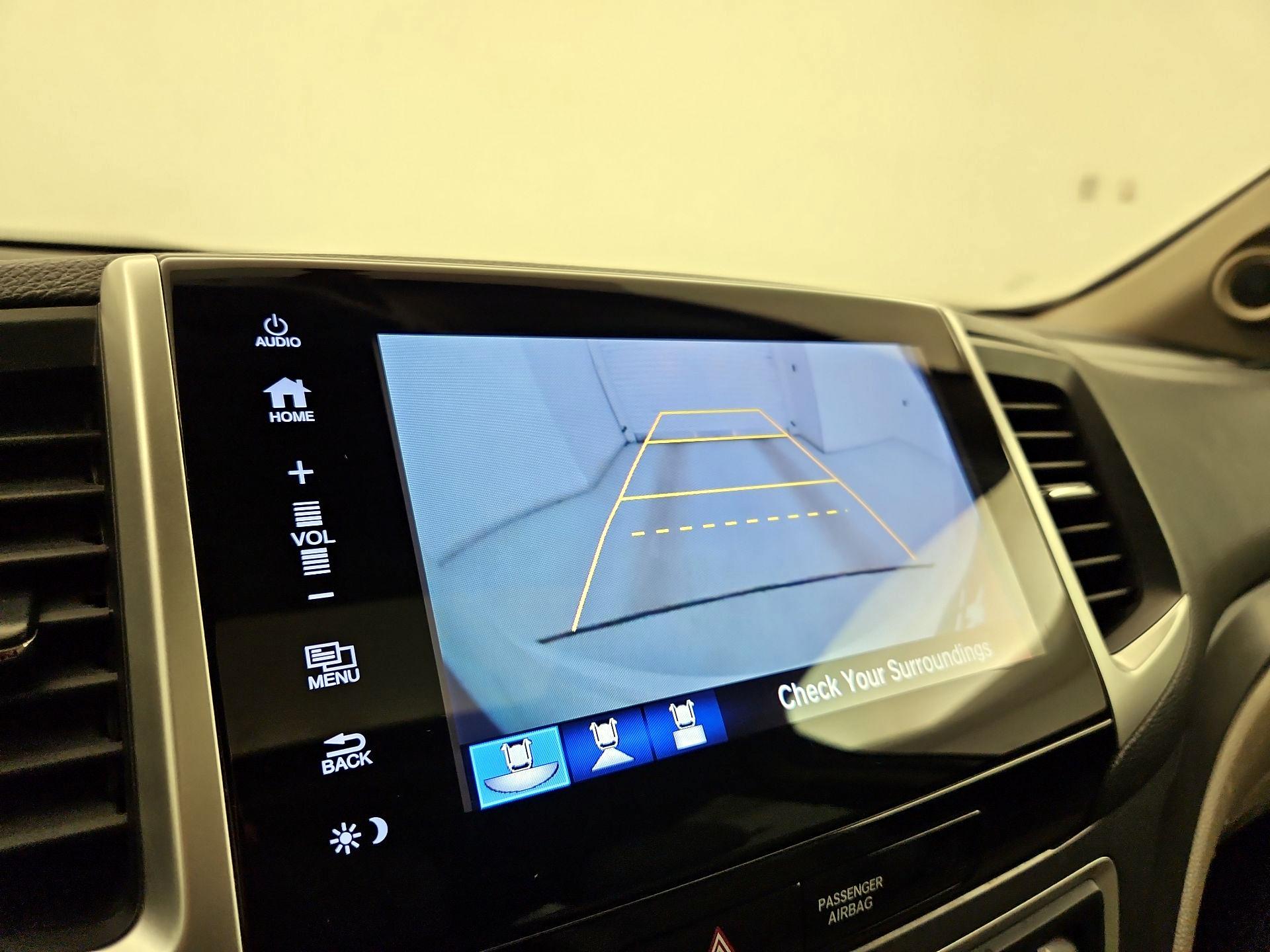 Thumbnail: 2017 Honda Pilot - 14