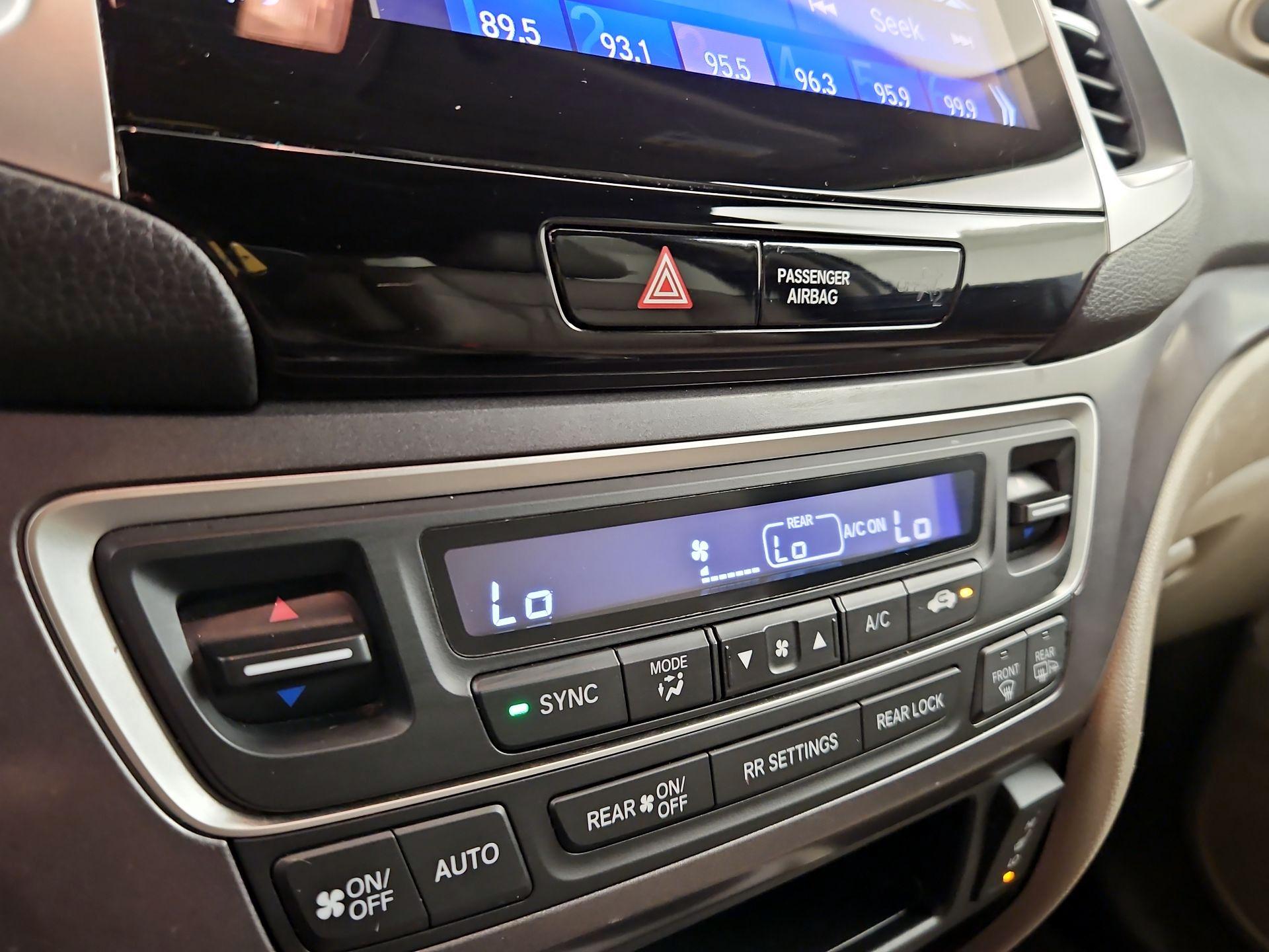 Thumbnail: 2017 Honda Pilot - 16