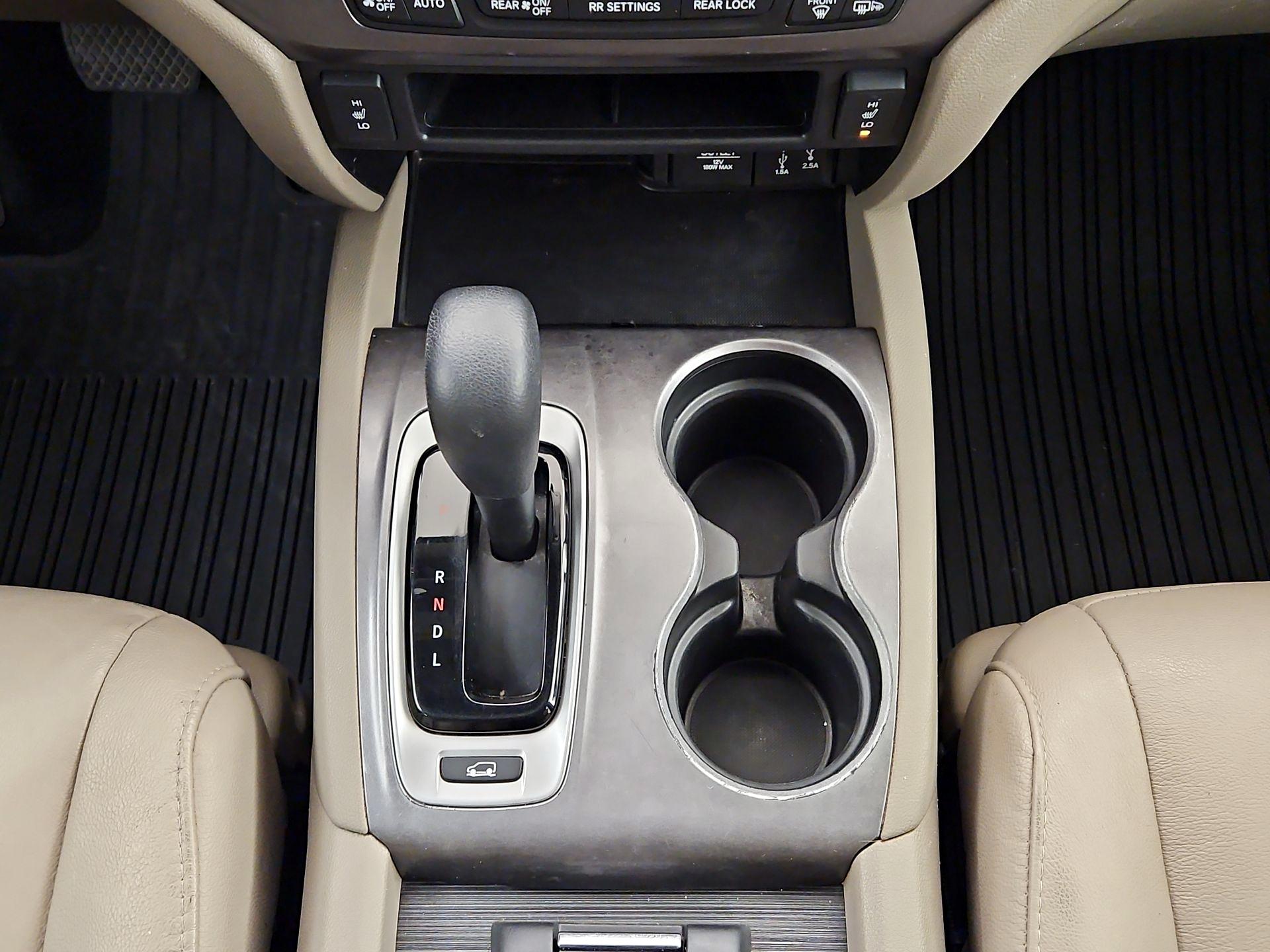 Thumbnail: 2017 Honda Pilot - 17