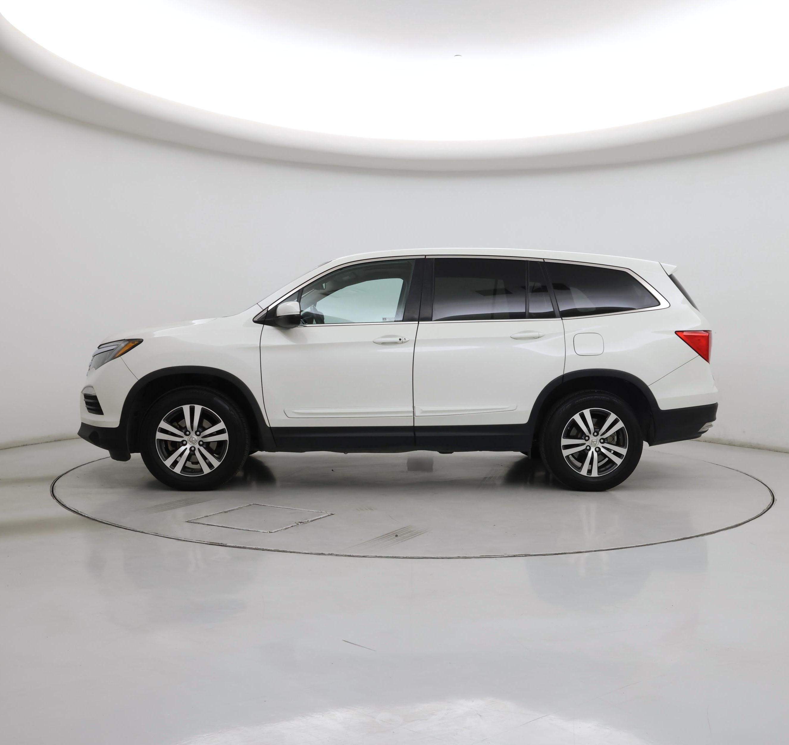 Thumbnail: 2017 Honda Pilot - 3