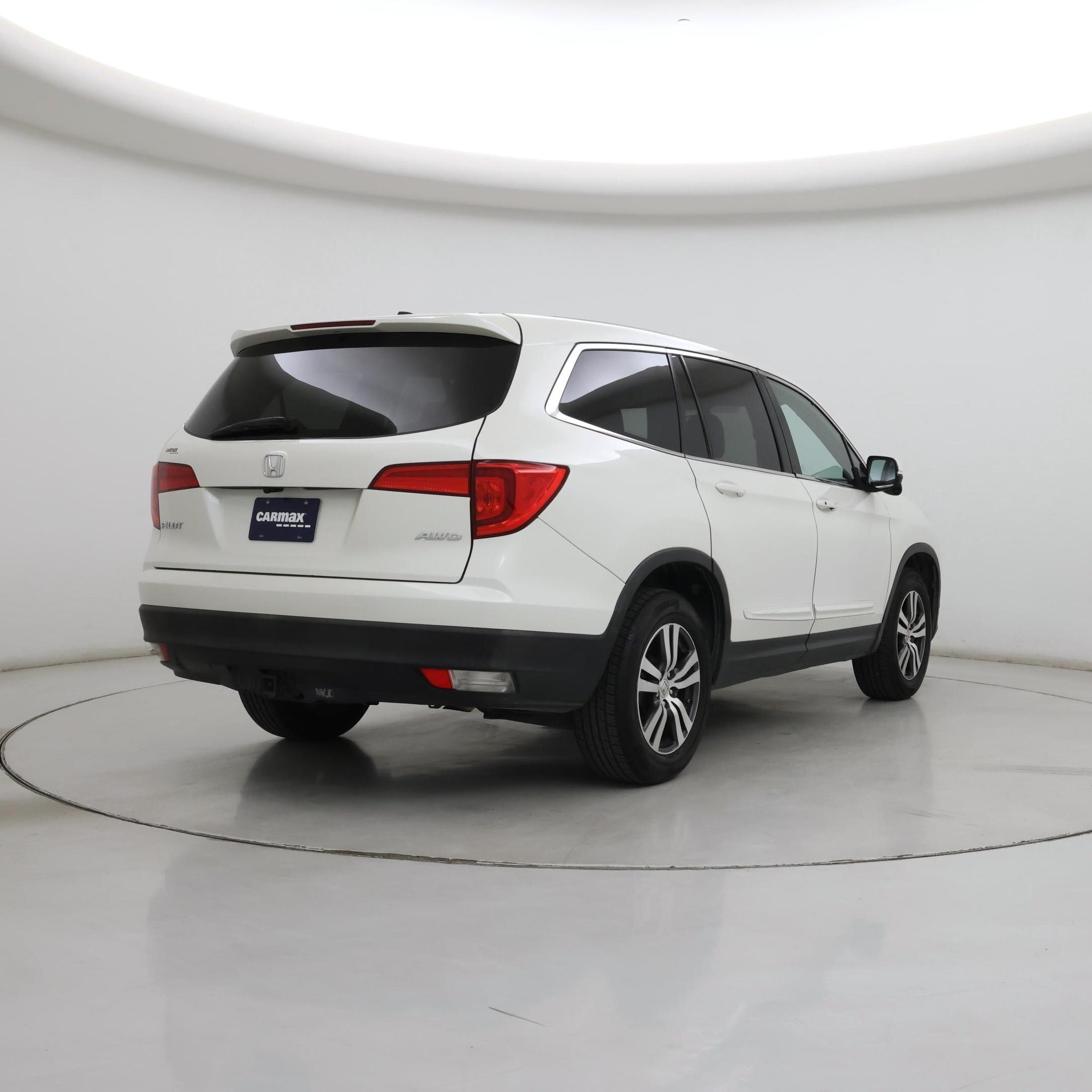 Thumbnail: 2017 Honda Pilot - 8