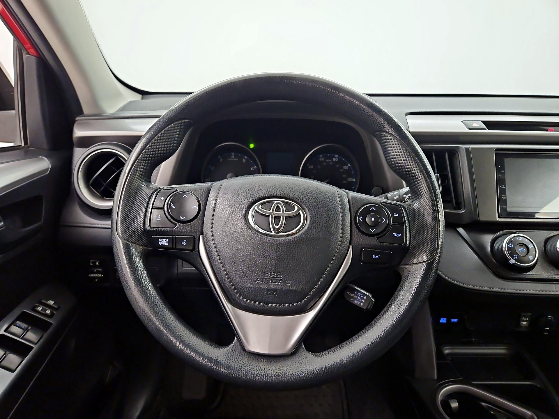 Thumbnail: 2017 Toyota RAV4 - 10