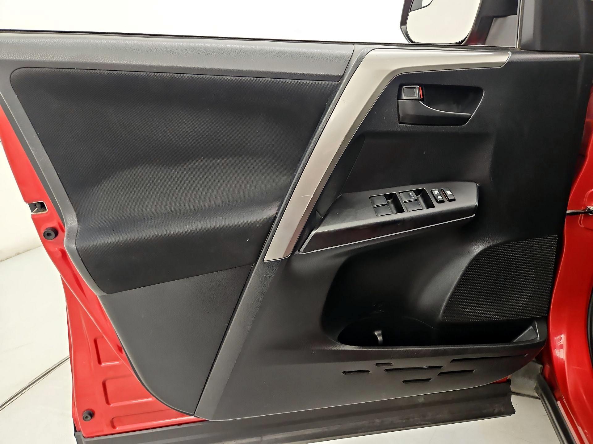 Thumbnail: 2017 Toyota RAV4 - 12