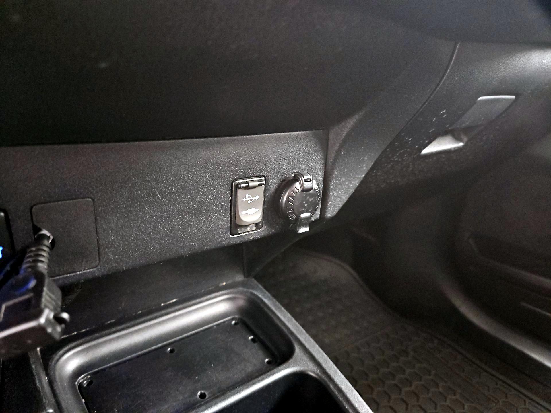 Thumbnail: 2017 Toyota RAV4 - 18