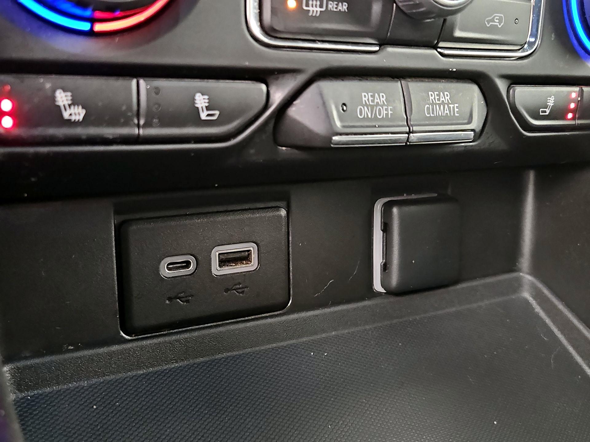 Thumbnail: 2022 Chevrolet Suburban - 18