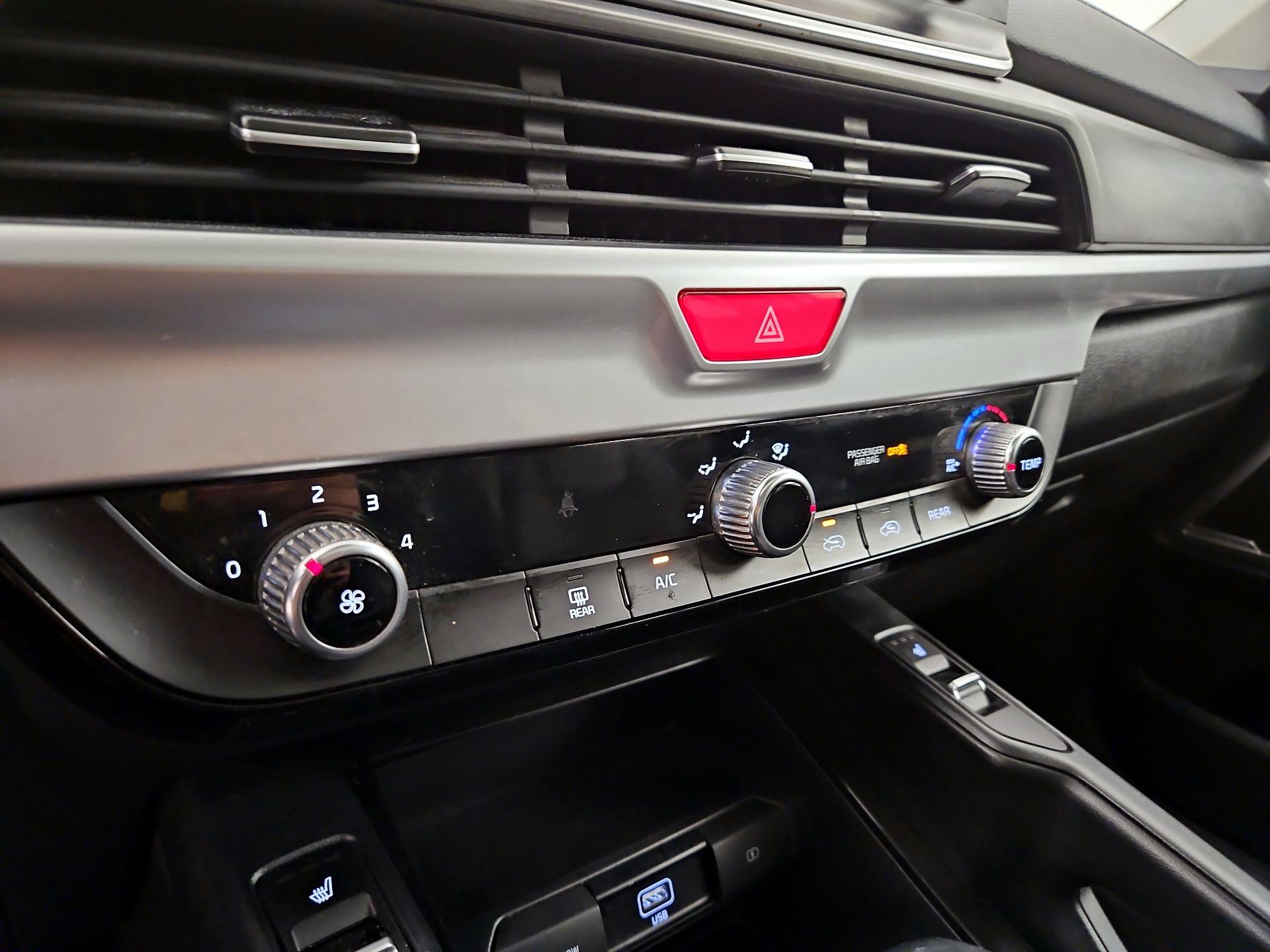 Thumbnail: 2020 Kia Telluride - 16