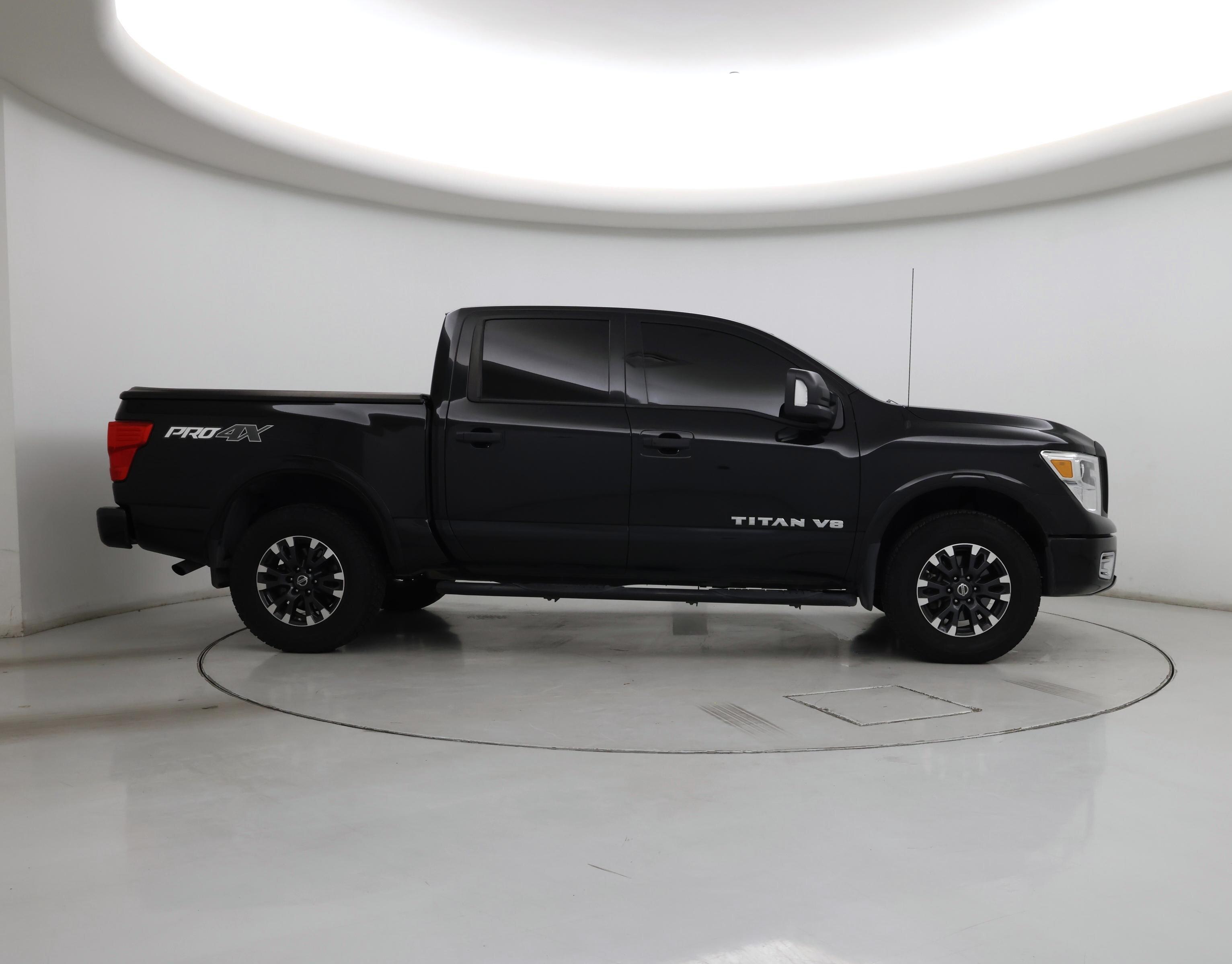 Thumbnail: 2019 Nissan Titan - 7