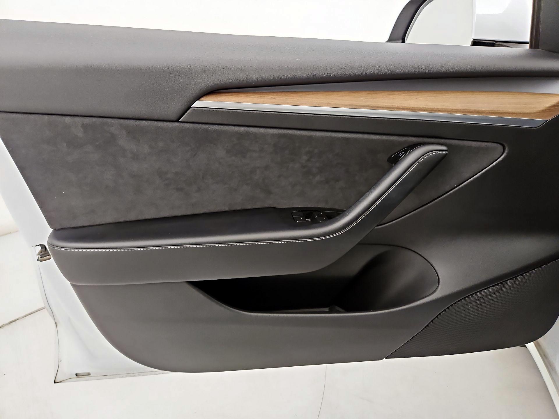 Thumbnail: 2021 Tesla Model 3 - 12