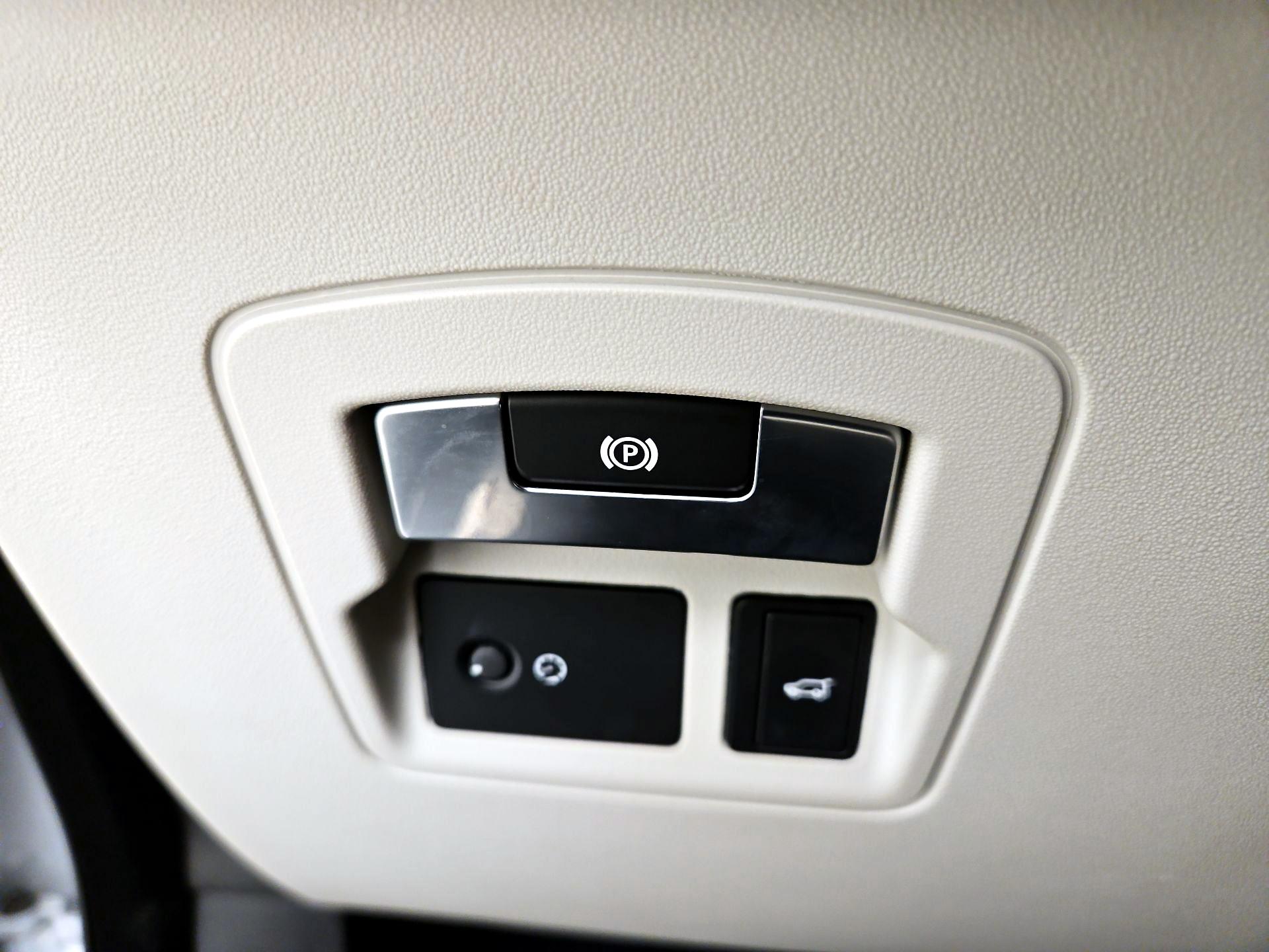 Thumbnail: 2020 Land Rover Range Rover Velar - 13