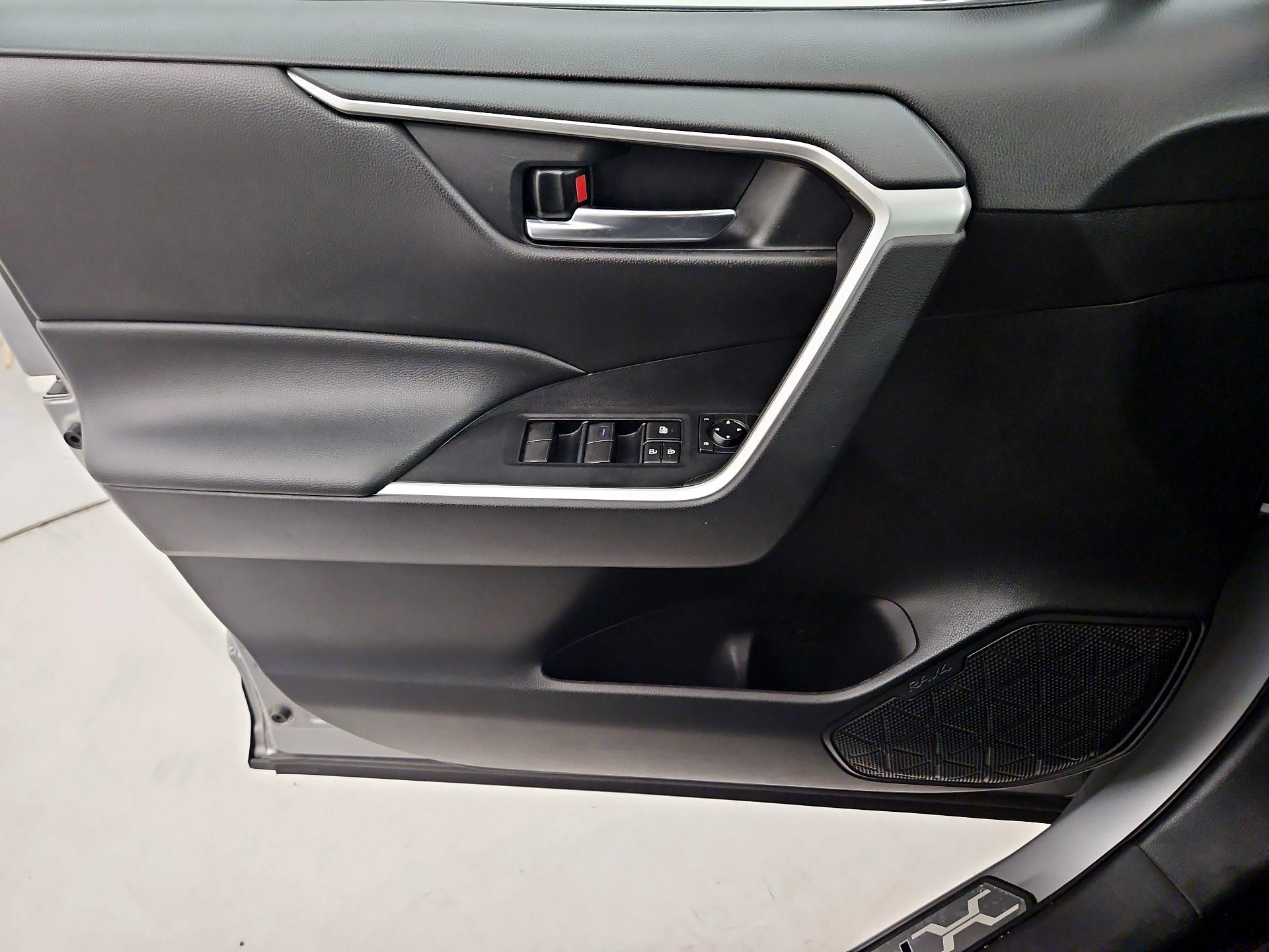 Thumbnail: 2021 Toyota RAV4 - 12