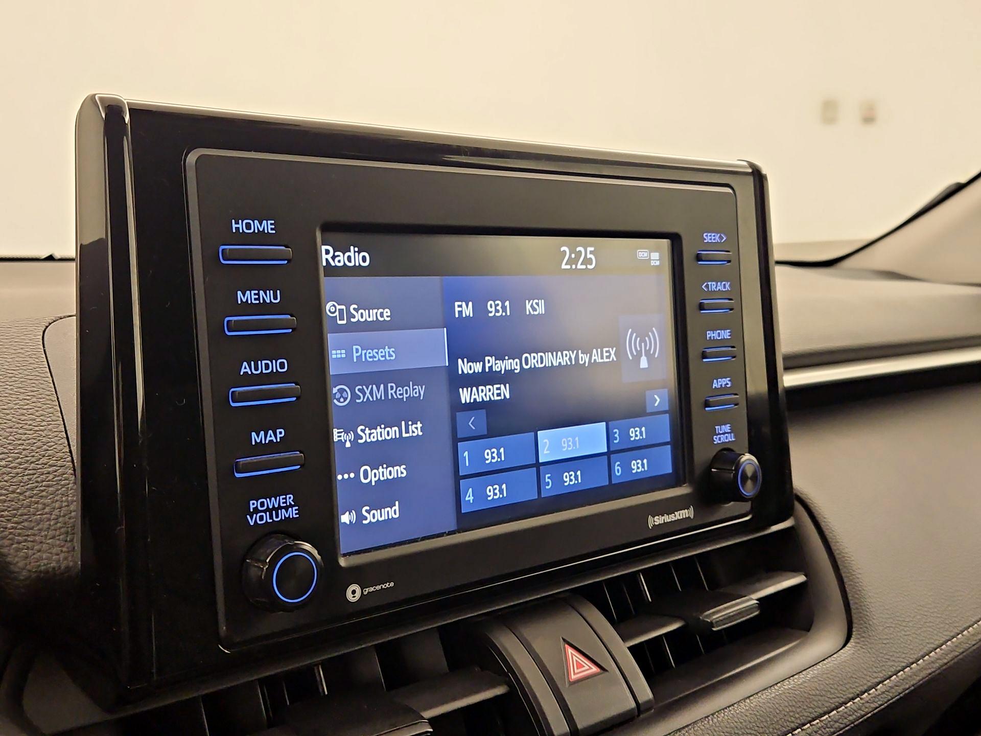 Thumbnail: 2021 Toyota RAV4 - 15