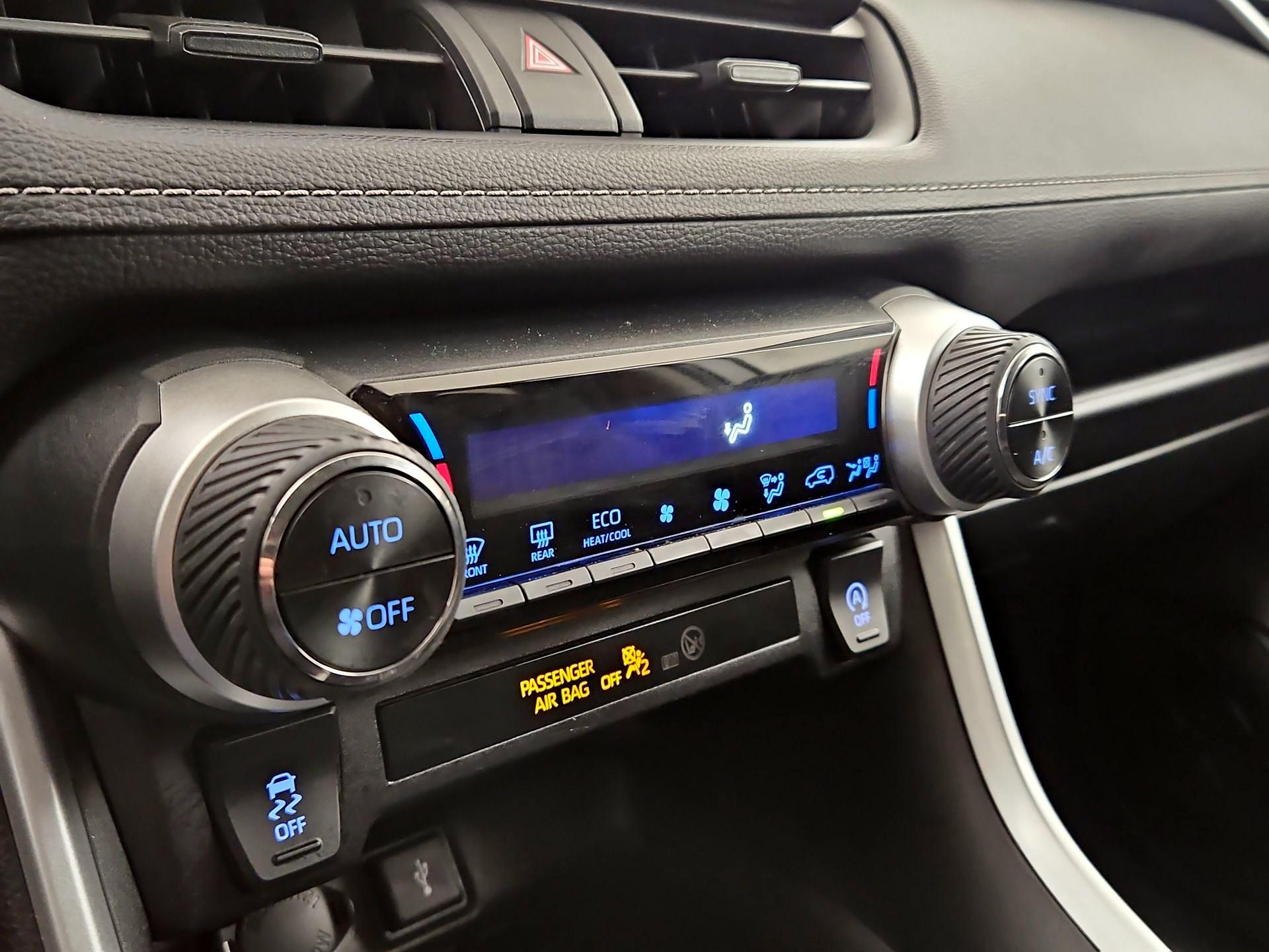 Thumbnail: 2021 Toyota RAV4 - 16