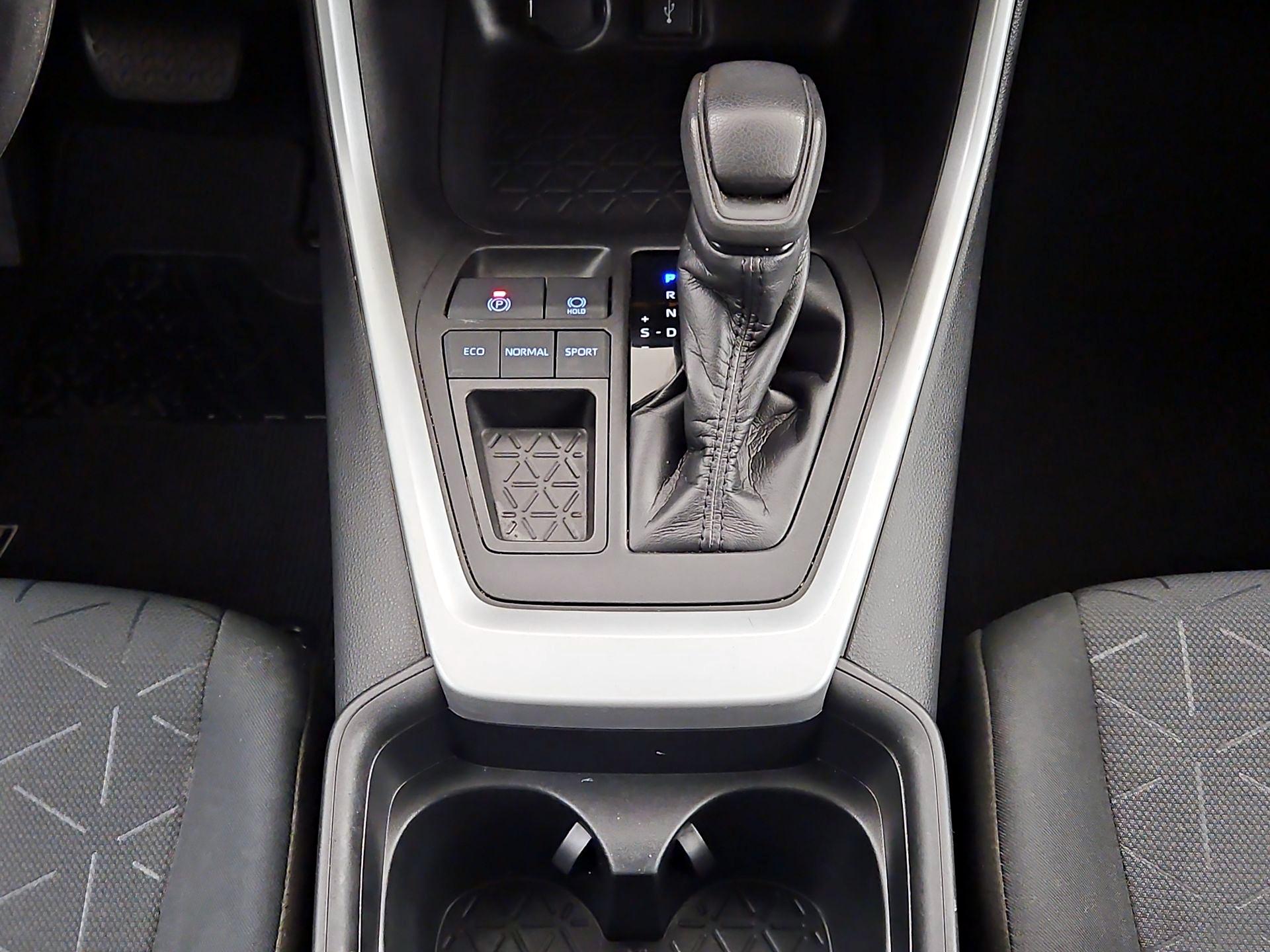 Thumbnail: 2021 Toyota RAV4 - 17