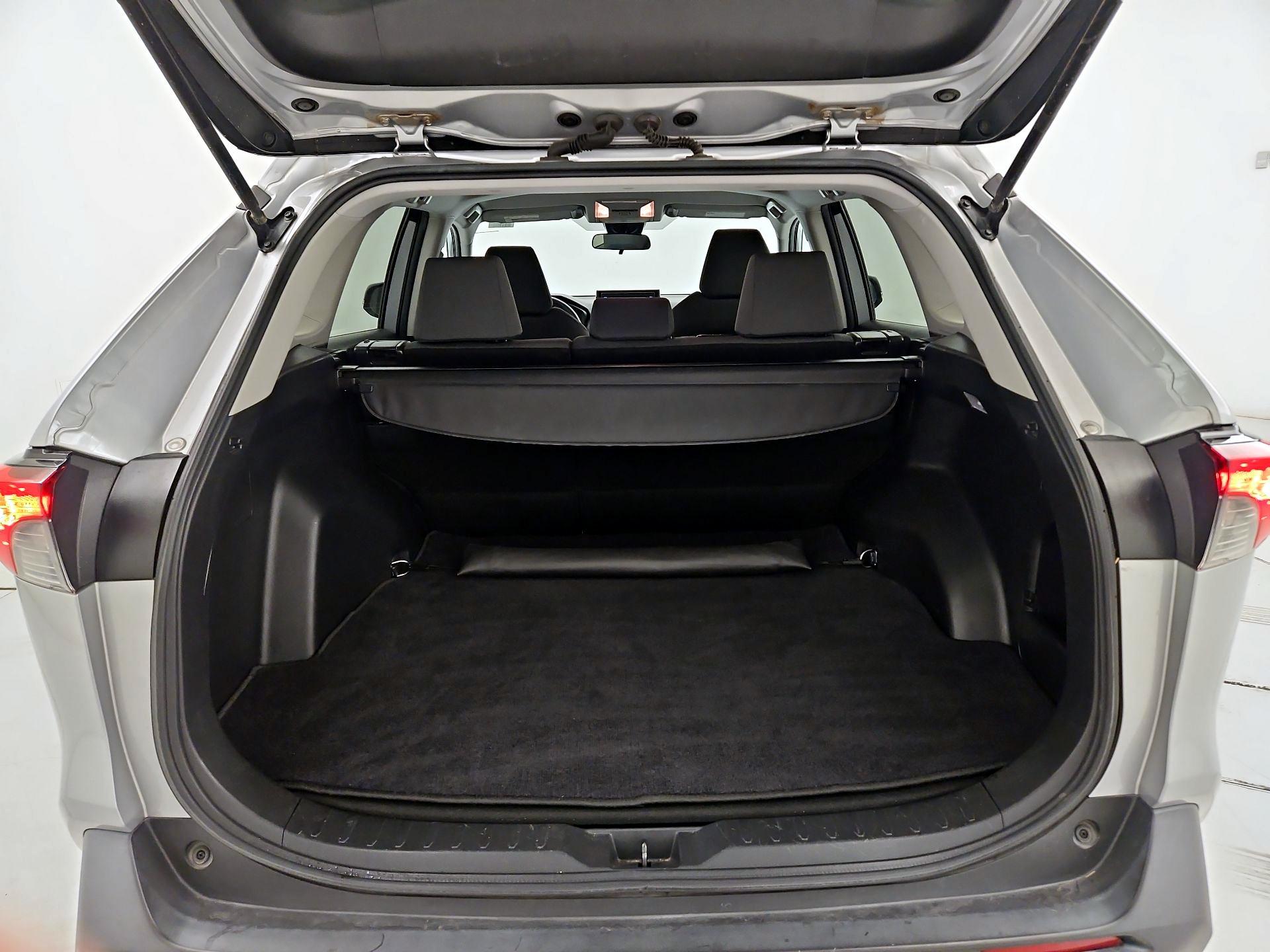 Thumbnail: 2021 Toyota RAV4 - 20