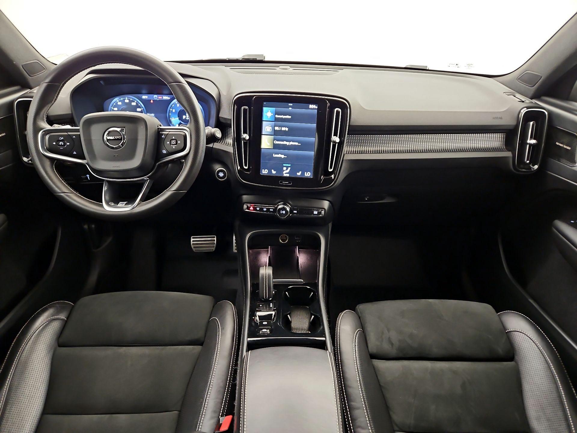 Thumbnail: 2020 Volvo XC40 - 9