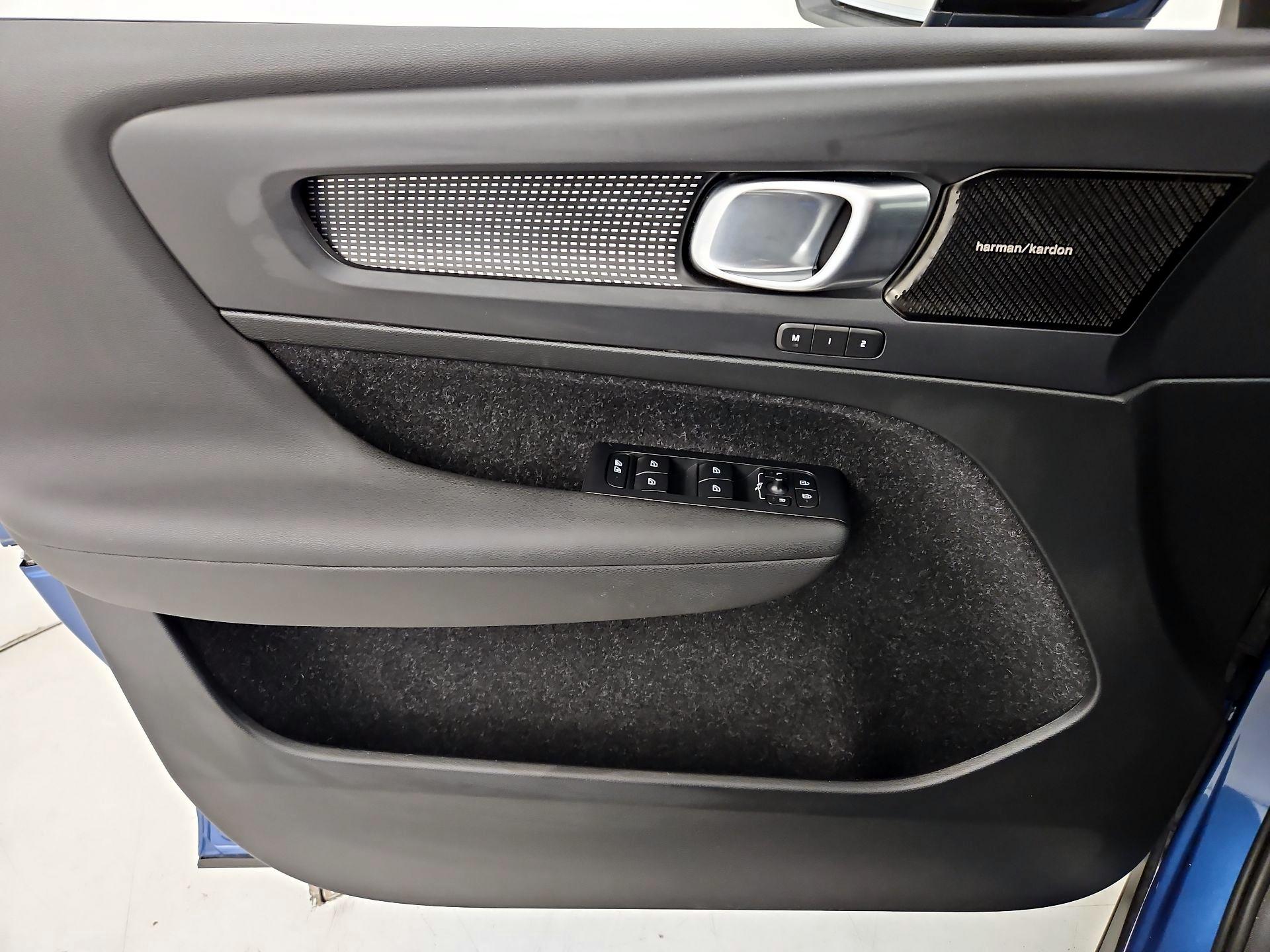 Thumbnail: 2020 Volvo XC40 - 12