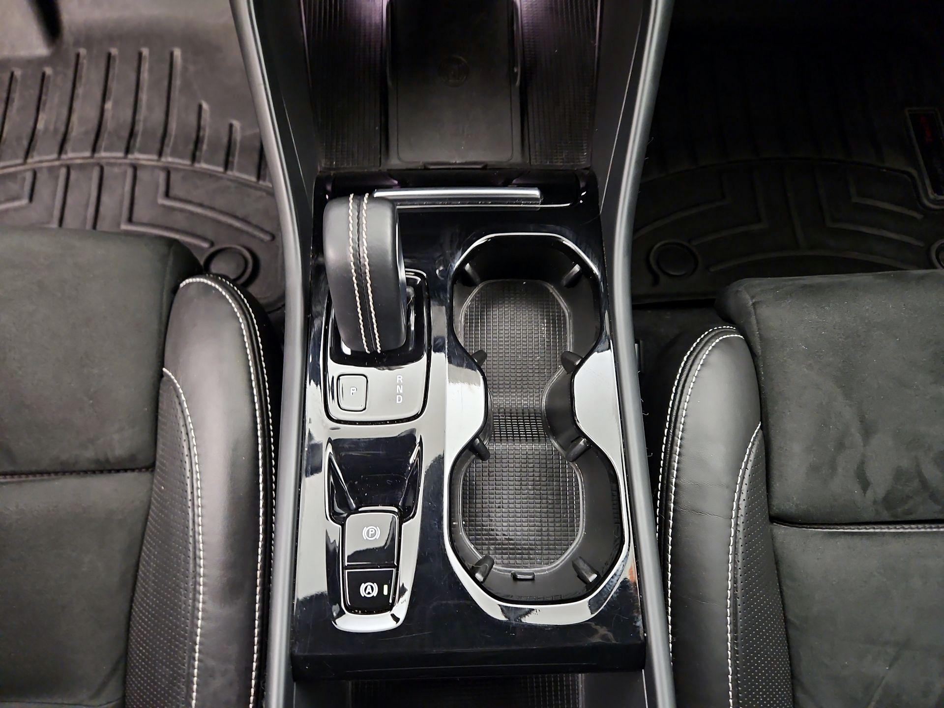 Thumbnail: 2020 Volvo XC40 - 17