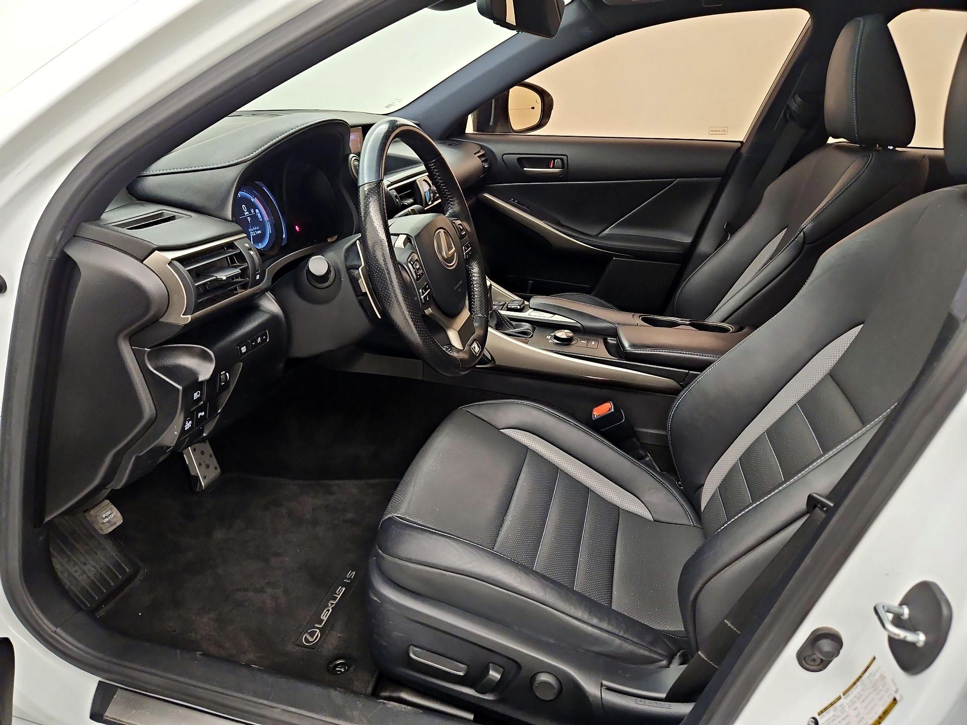 Thumbnail: 2020 Lexus IS - 11